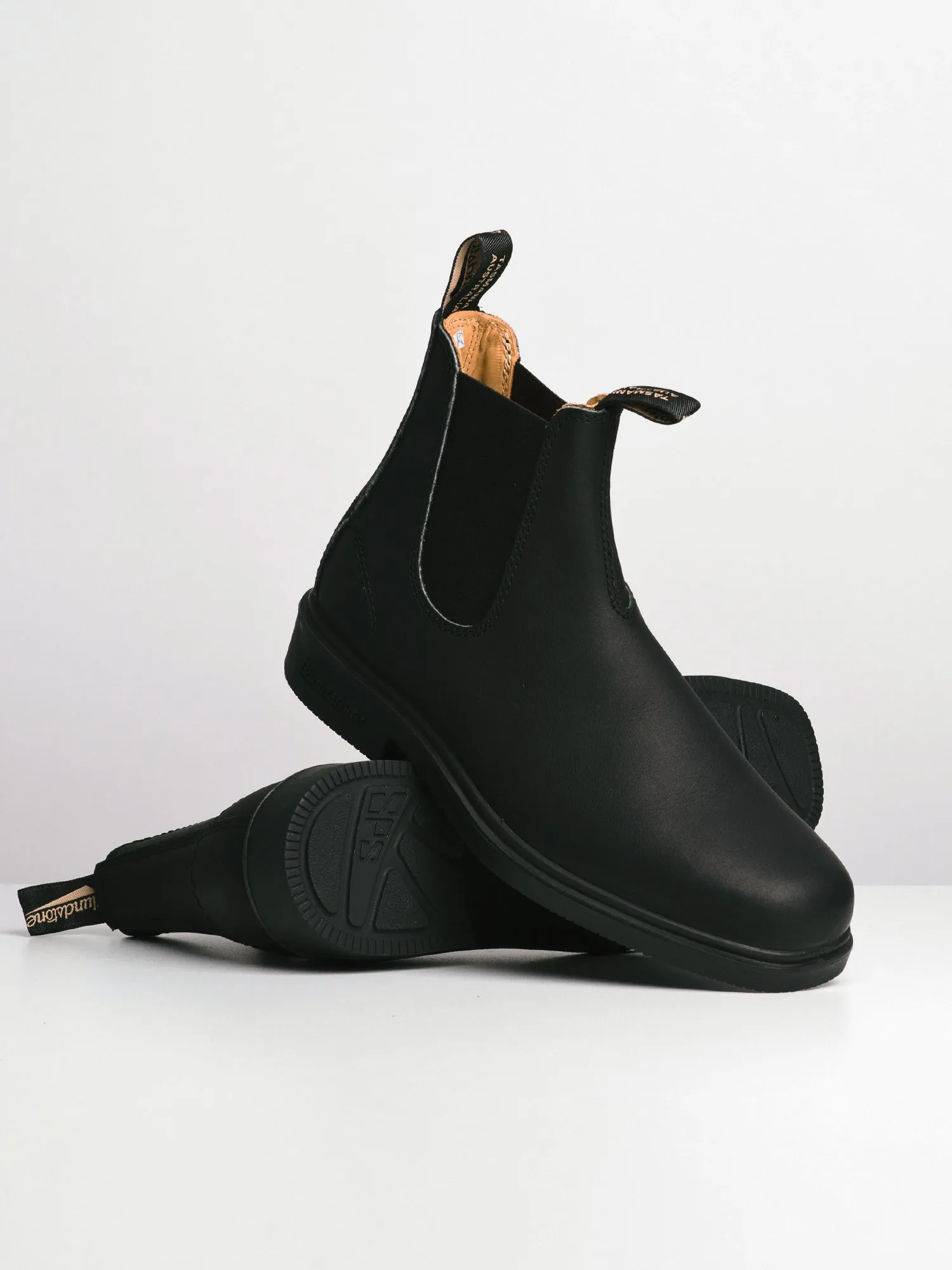 MENS BLUNDSTONE DRESS BLACK BOOT sold by Blackwell product image thumbnail 2