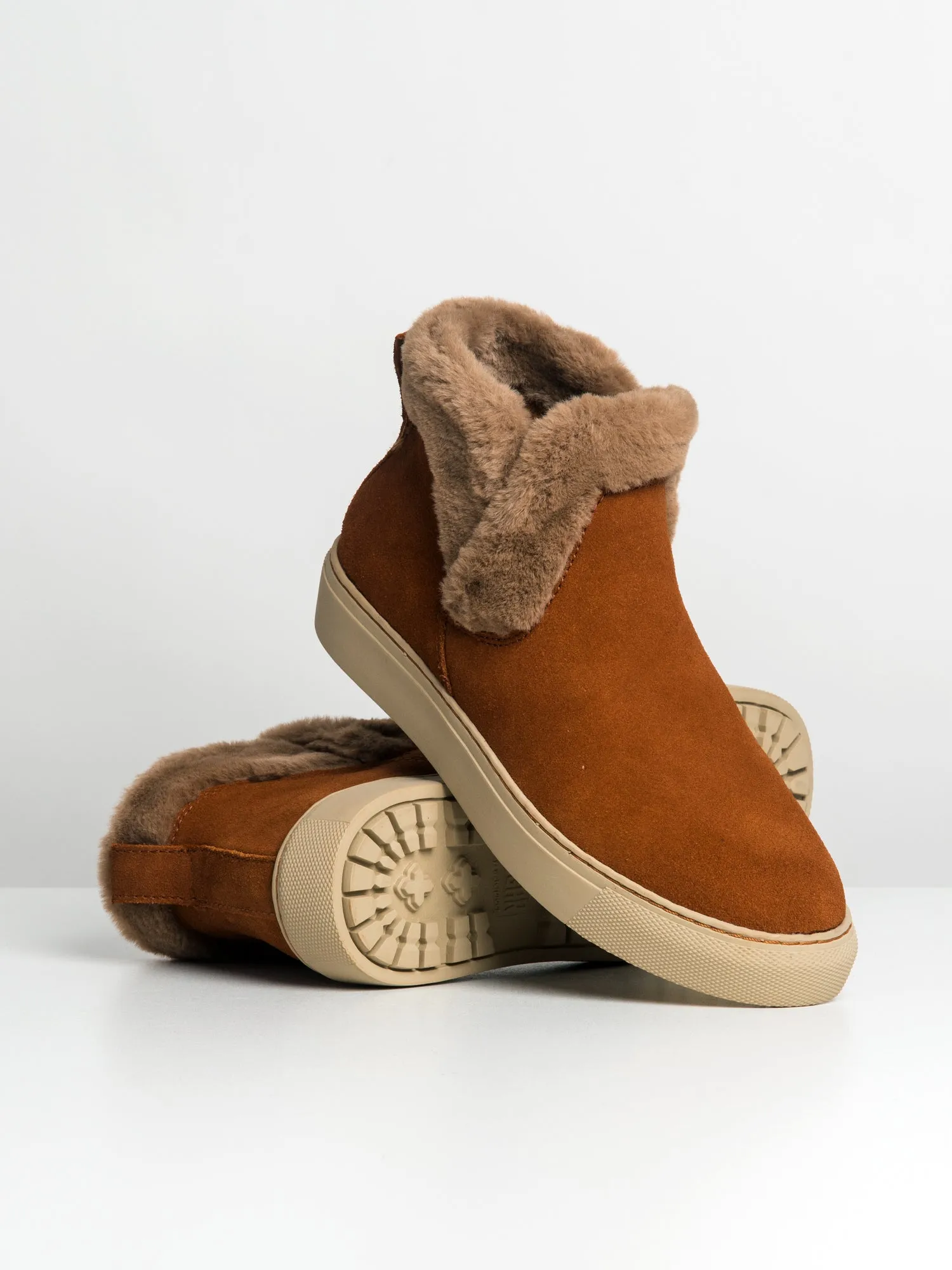 WOMENS COUGAR SHOES DUFFY - CLEARANCE sold by Blackwell product image thumbnail 2