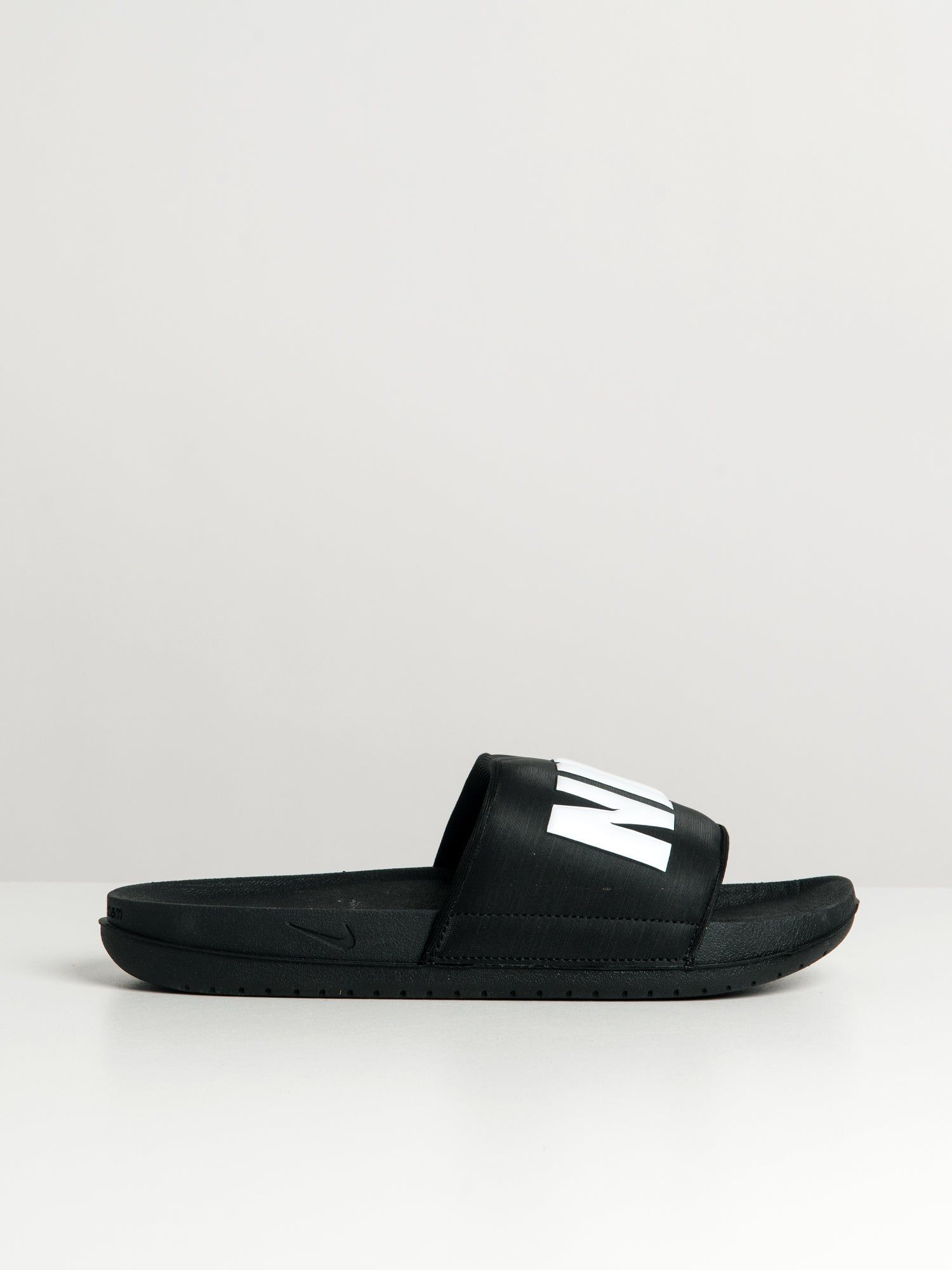 MENS NIKE OFFCOURT sold by Blackwell