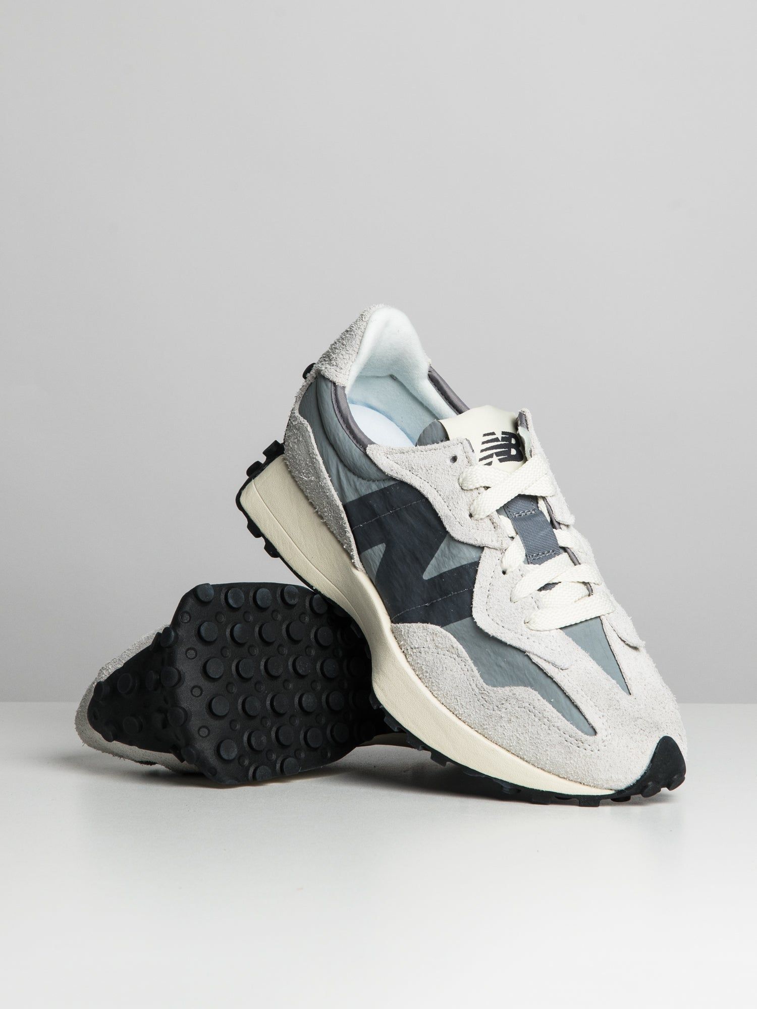 MENS NEW BALANCE THE 327 sold by Blackwell product image thumbnail 2