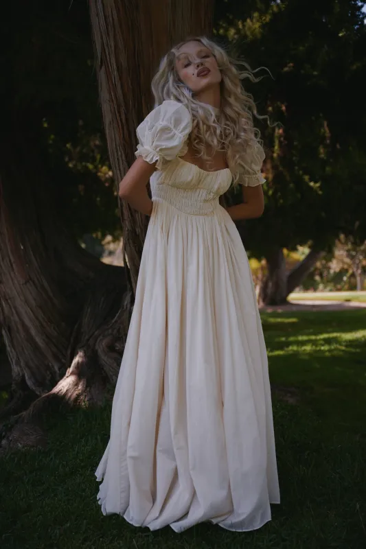 The Vanilla Renfaire Gown made by Selkie