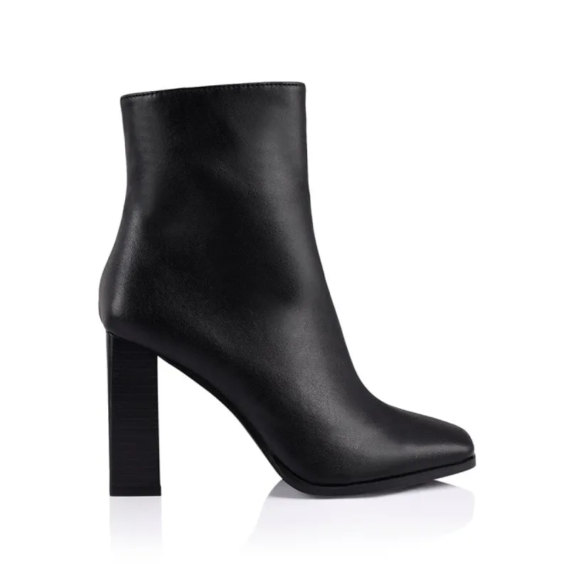 Magnolia - Black sold by Verali