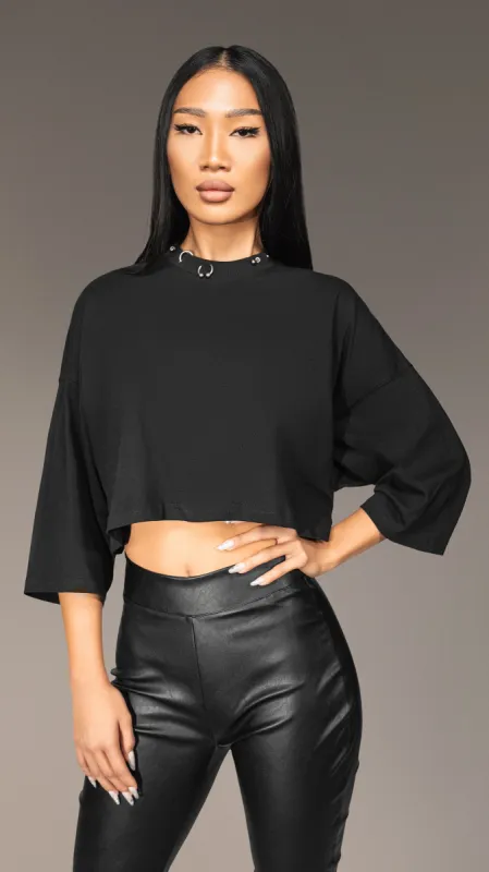 Tricou crop cu piercinguri - T25472 sold by Made by Society