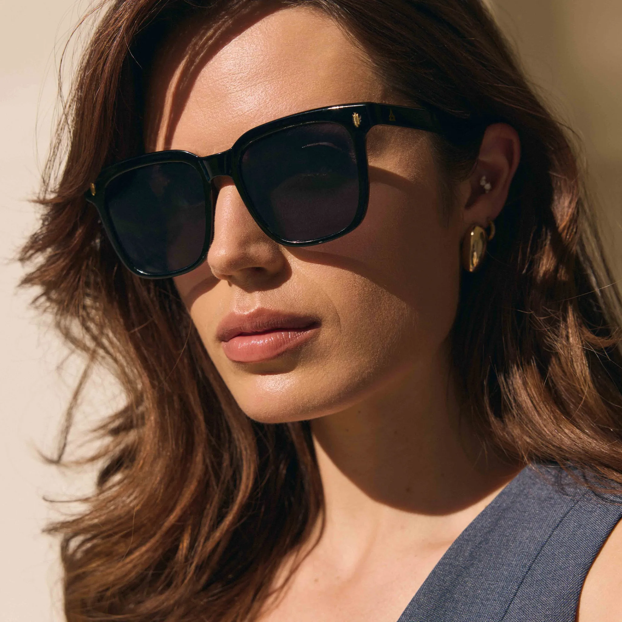 Lunar - Black sold by Aire product image thumbnail 2