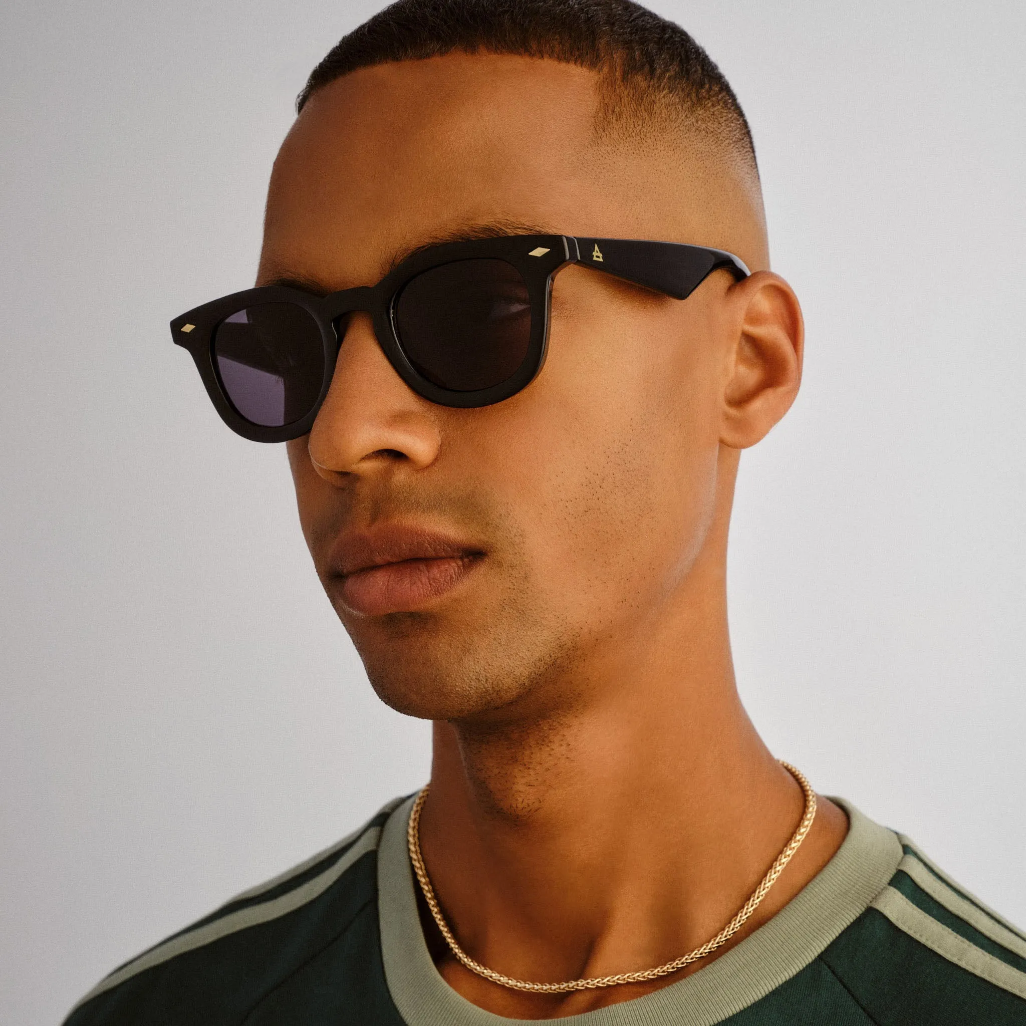 Aperture - Black sold by Aire product image thumbnail 5