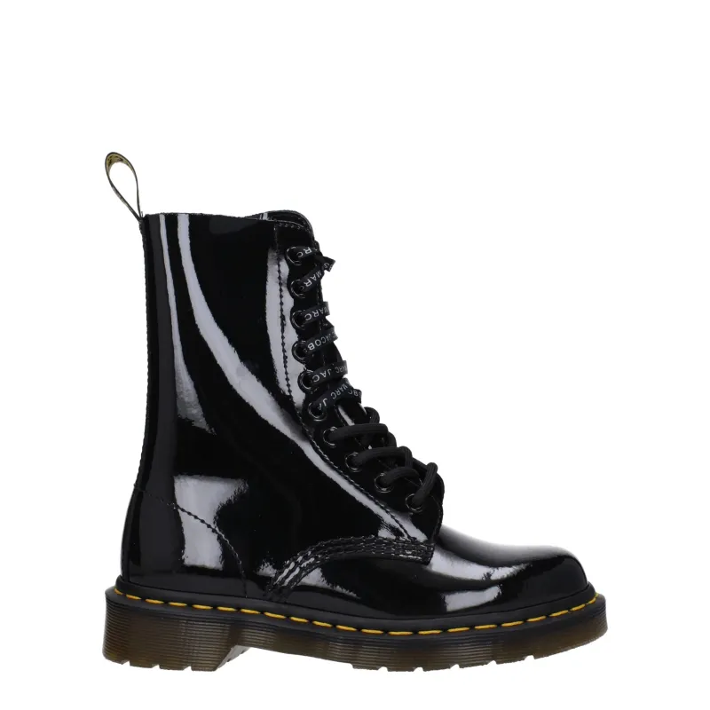 Dr. Martens Black Leather Ankle Boots sold by Siebentaschen