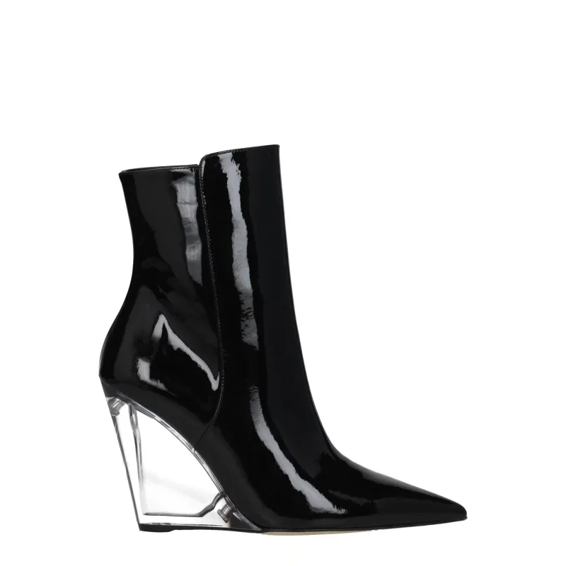 Stuart Weitzman Black Leather Ankle Boots sold by Siebentaschen