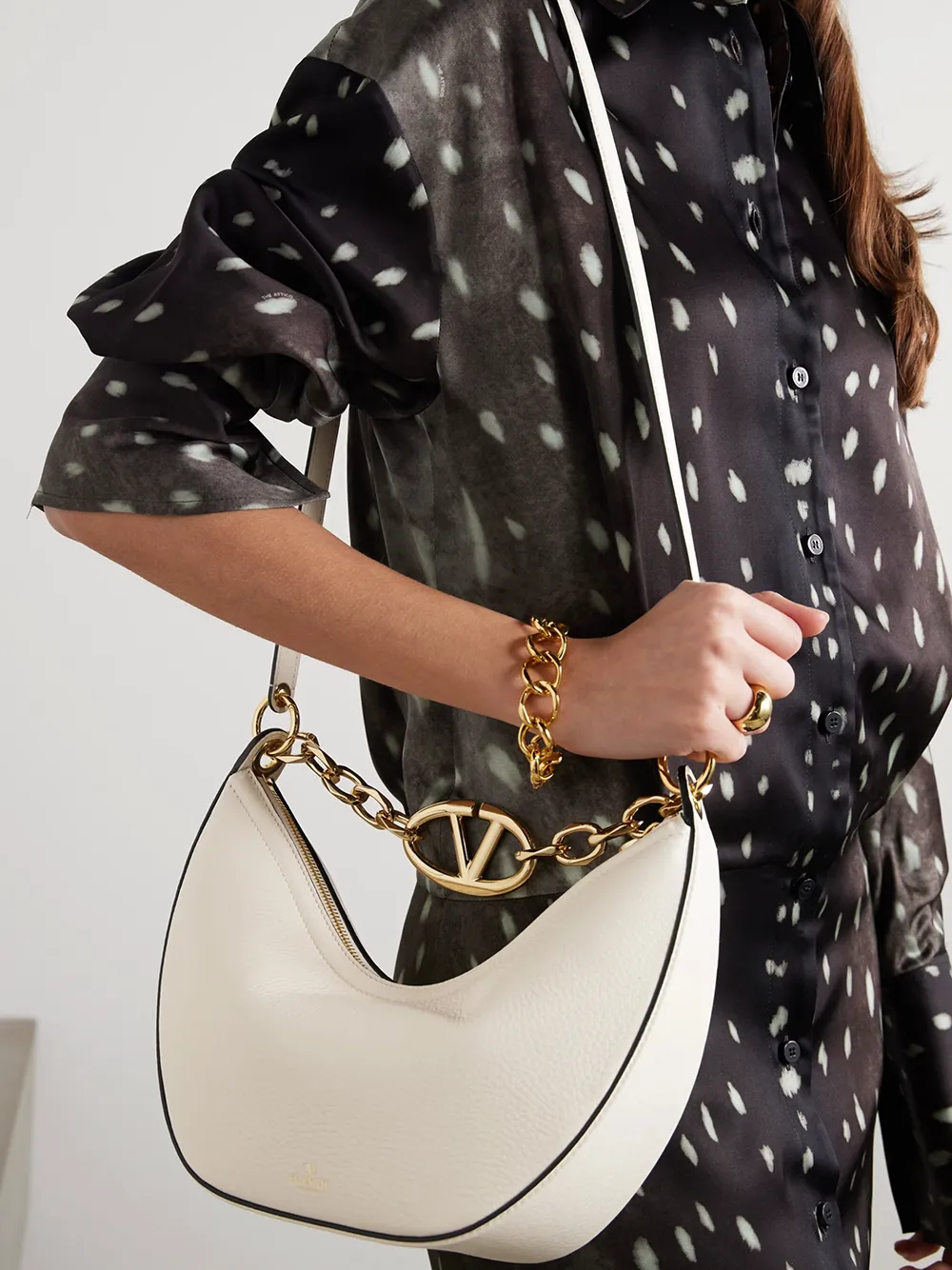 Valentino Garavani Ivory Leather Small Hobo Vlogo Shoulder Bag sold by Siebentaschen product image thumbnail 2