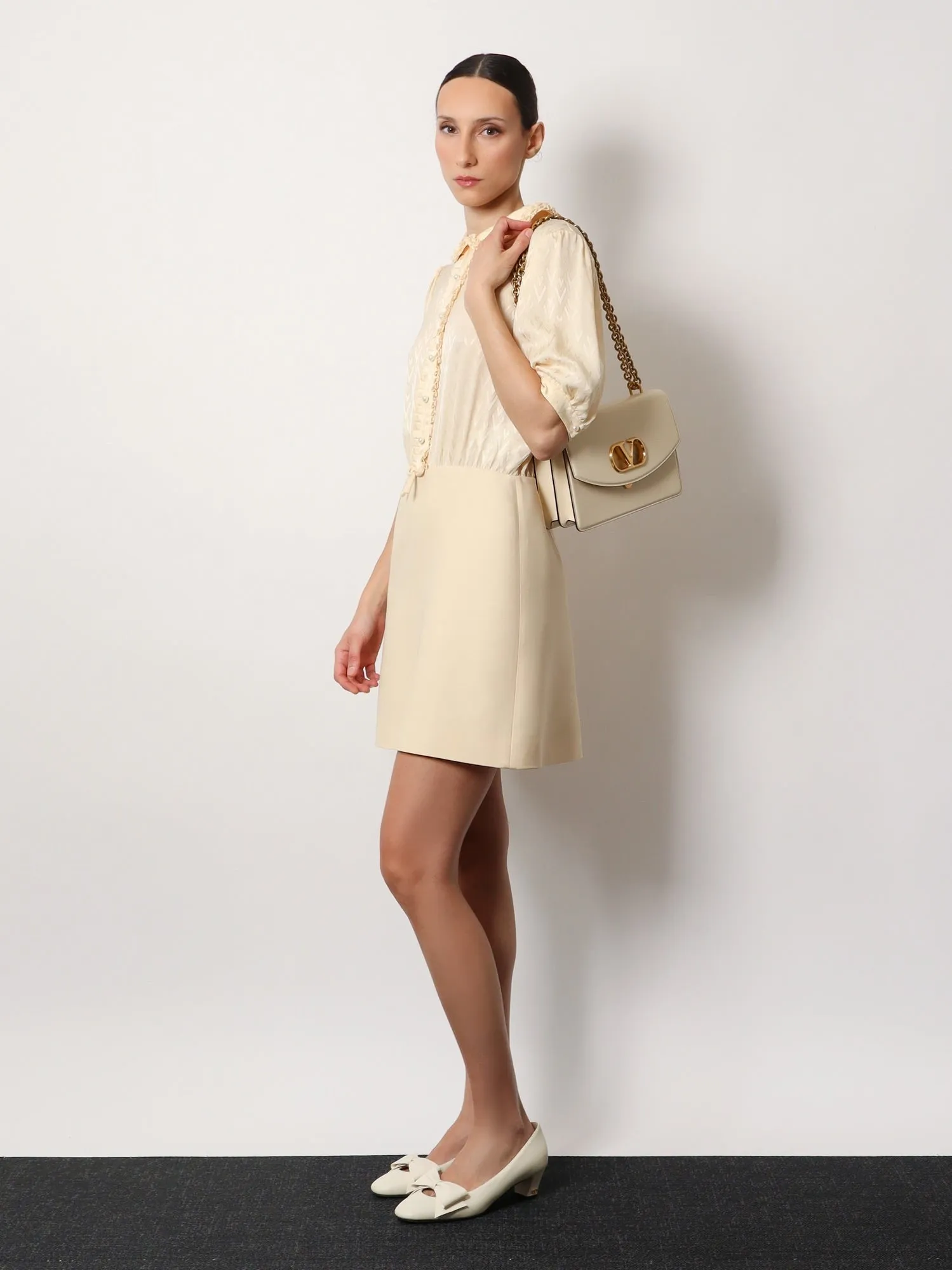 Valentino Garavani Vain leather shoulder bag with vlogo signature detail sold by Siebentaschen product image thumbnail 2