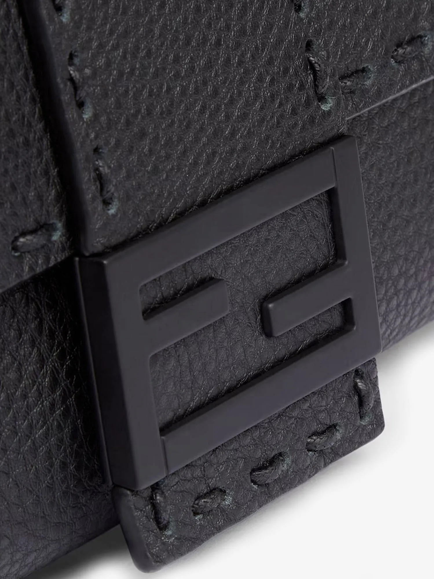 Fendi Baguette leather shoulder bag with Selleria stitchings sold by Siebentaschen product image thumbnail 5