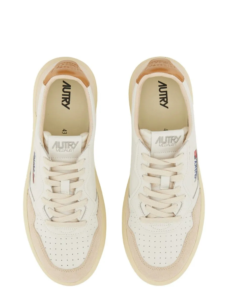 Autry "MEDALIST LOW" SNEAKER sold by Siebentaschen product image thumbnail 2