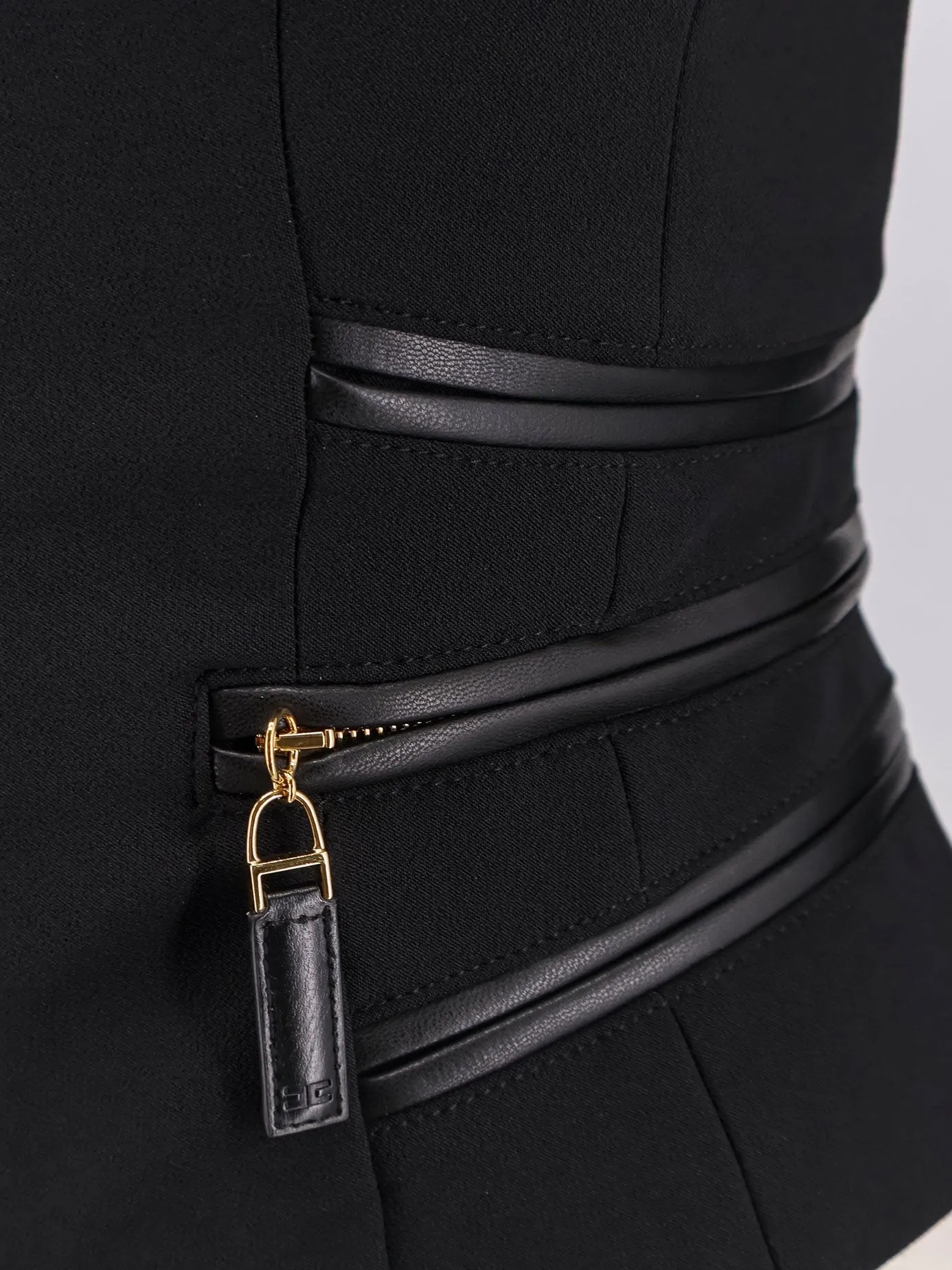 Elisabetta Franchi Blazer with pockets and zip sold by Siebentaschen product image thumbnail 3