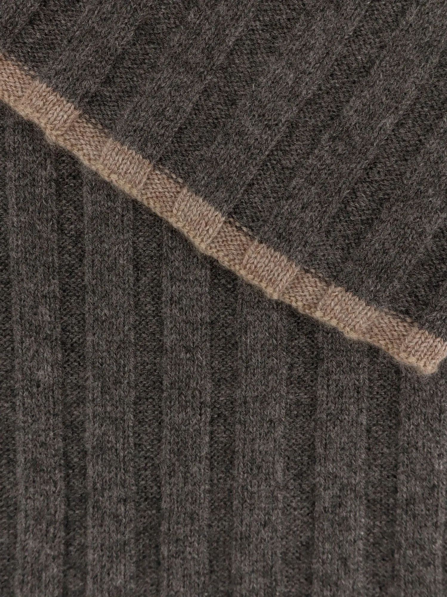 Brunello Cucinelli Cashmere scarf sold by Siebentaschen product image thumbnail 3