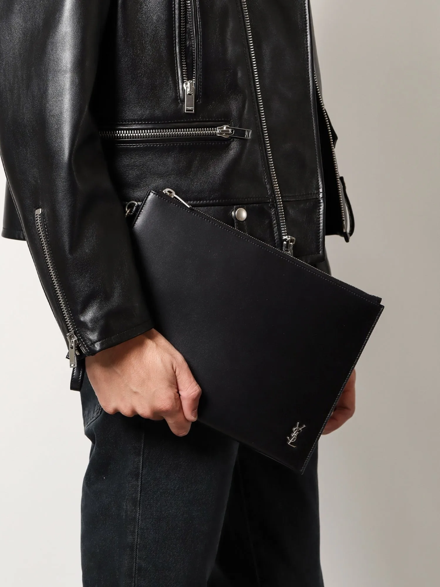 Saint Laurent Leather clutch with Monogram detail sold by Siebentaschen product image thumbnail 2