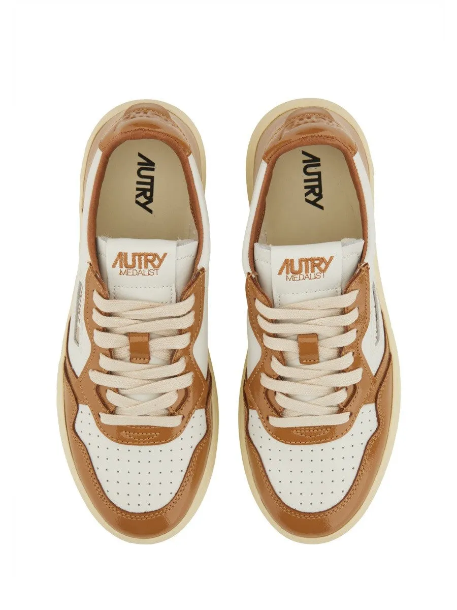 Autry "MEDALIST" LOW SNEAKER sold by Siebentaschen product image thumbnail 2
