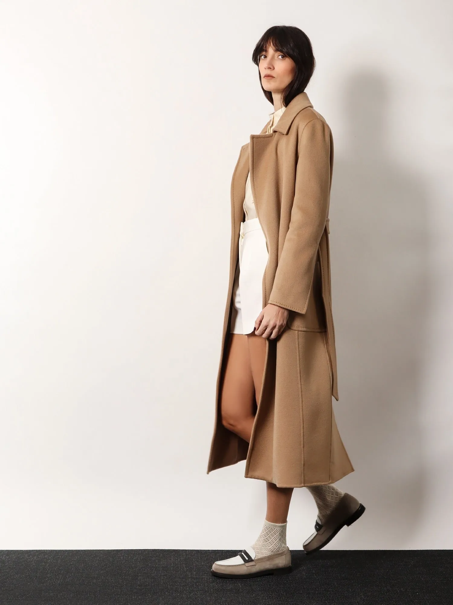 Max Mara Artur hand made cashmere coat sold by Siebentaschen product image thumbnail 2