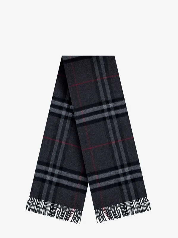 Burberry Cachemere scarf with Giant Check motif sold by Siebentaschen