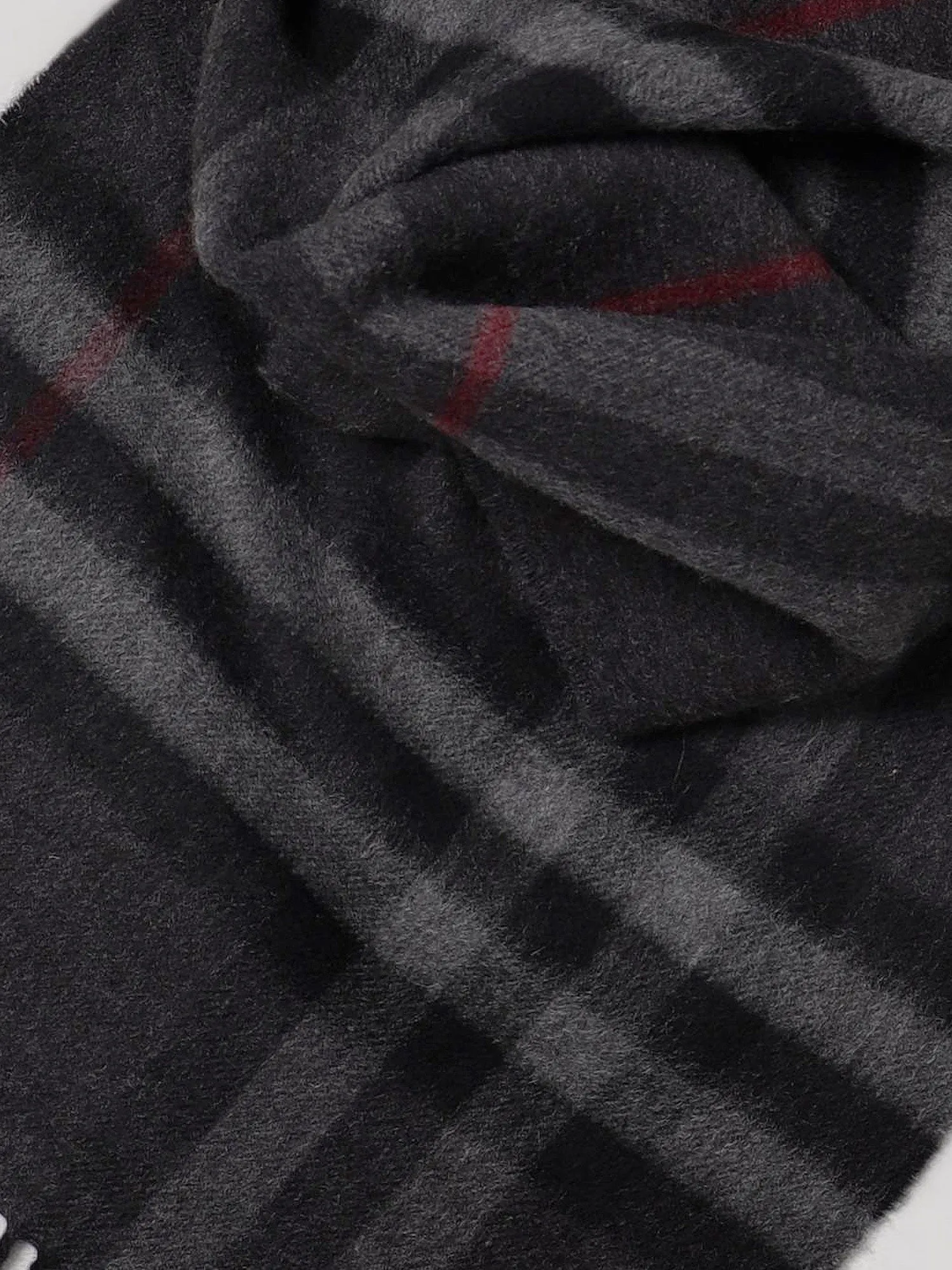 Burberry Cachemere scarf with Giant Check motif sold by Siebentaschen product image thumbnail 2
