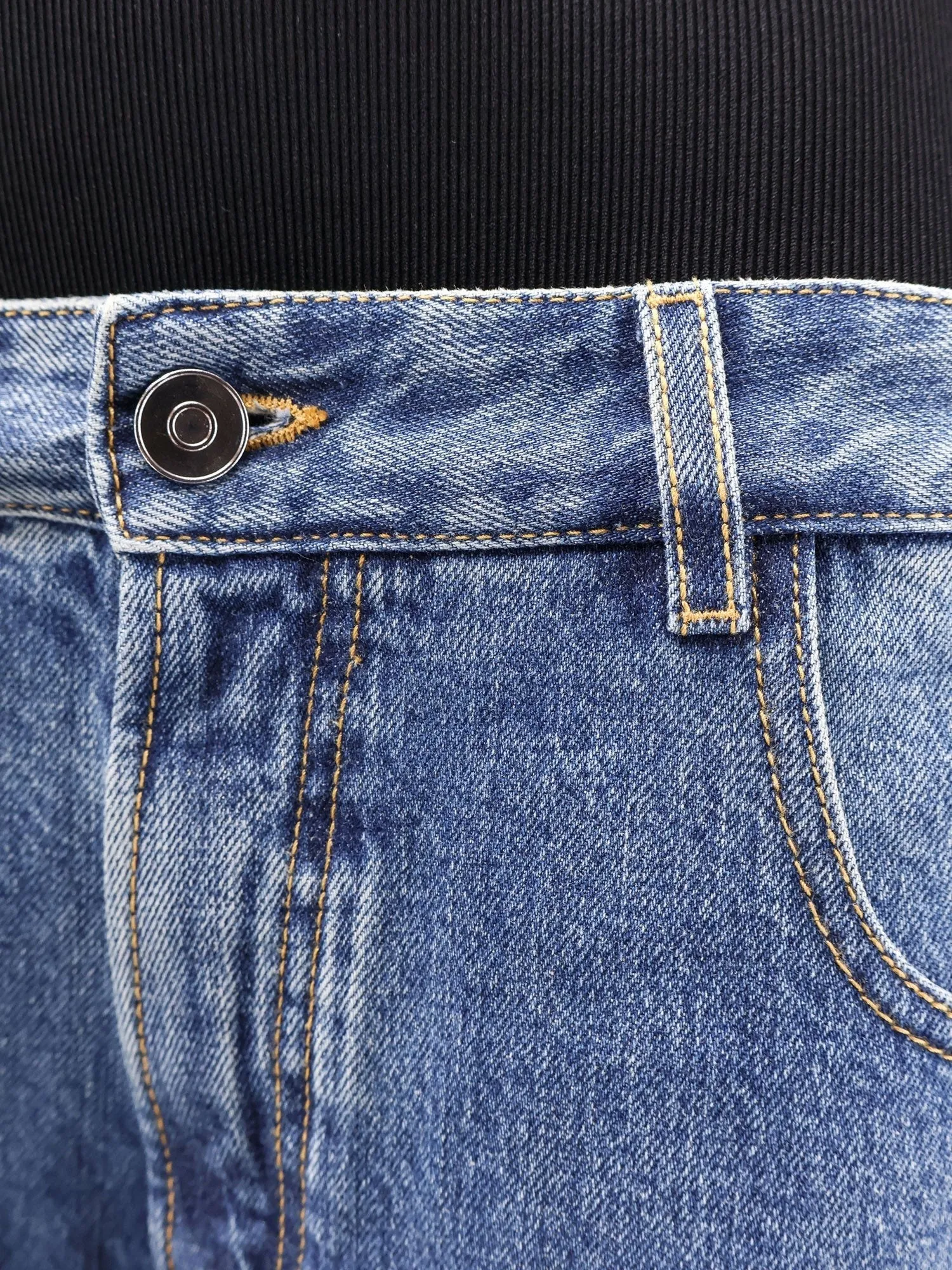ALAIA Denim bermuda shorts with ribbed band sold by Siebentaschen product image thumbnail 4