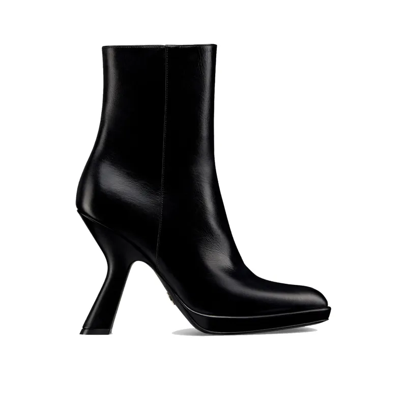 Dior D-Fiction Ankle Boots sold by Siebentaschen