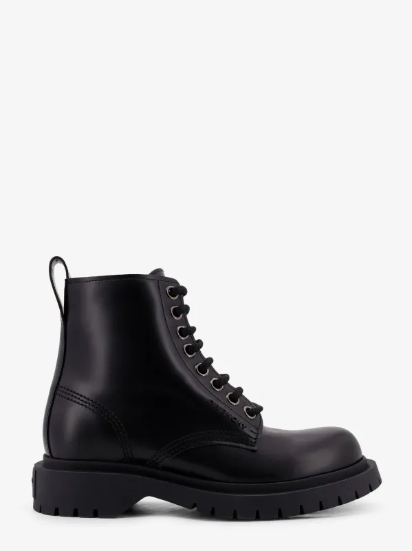 Givenchy Leather ankle boots sold by Siebentaschen