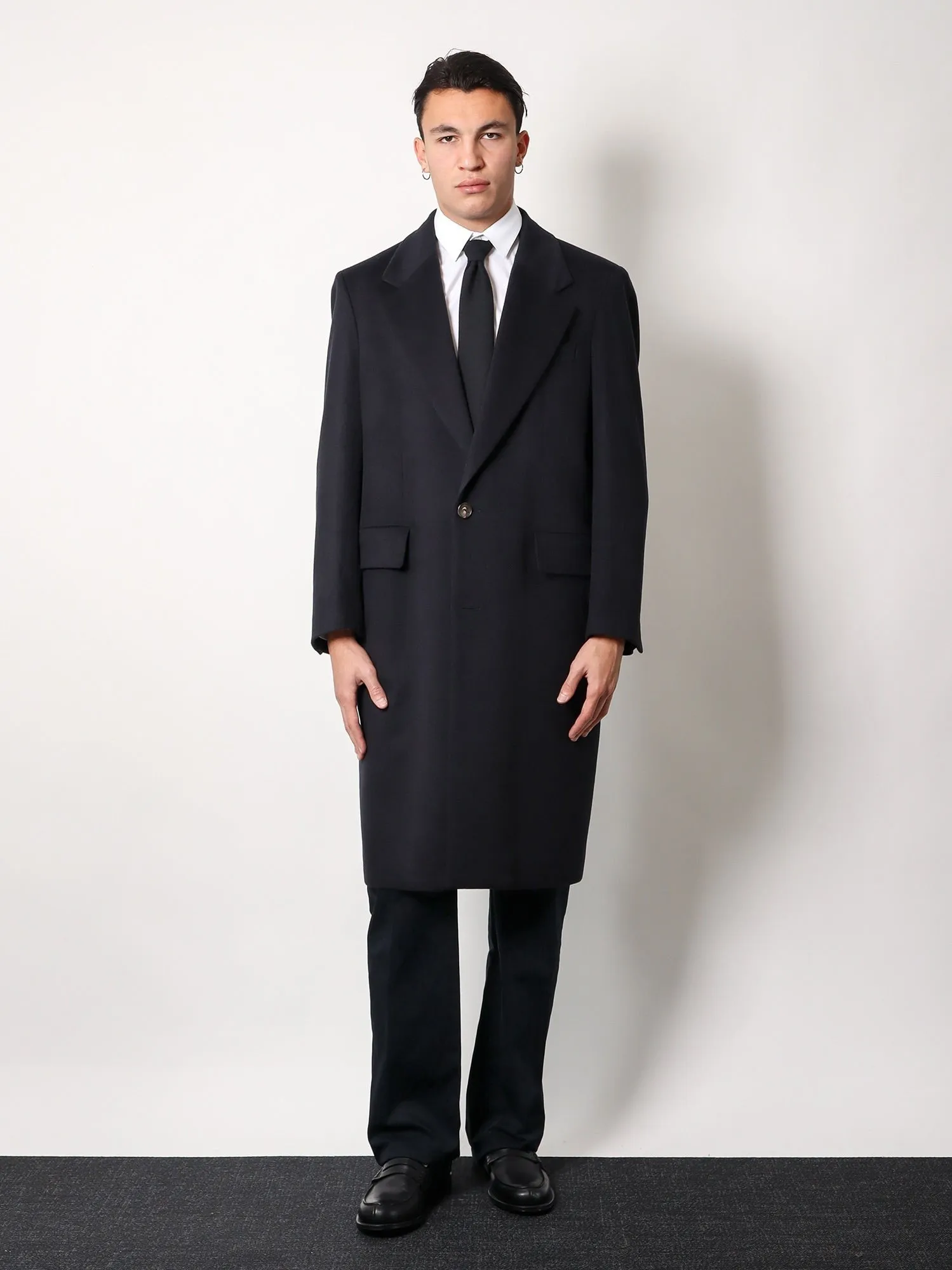 Hevo Cashmere coat with satin lining sold by Siebentaschen product image thumbnail 2