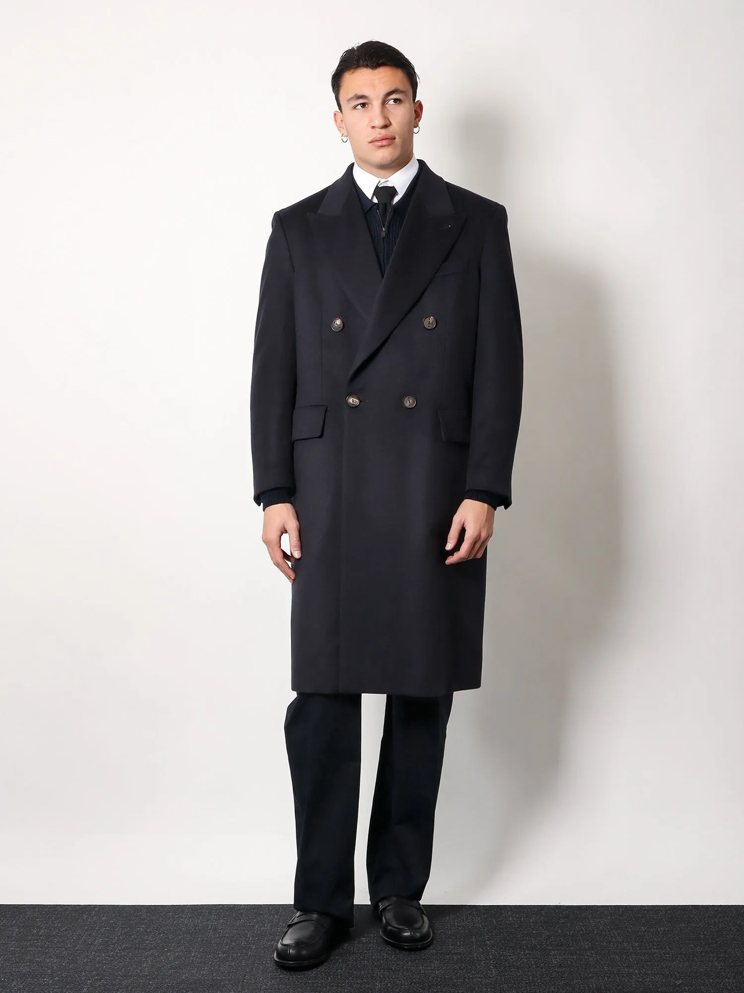 Hevo Cashmere coat with satin lining sold by Siebentaschen product image thumbnail 2