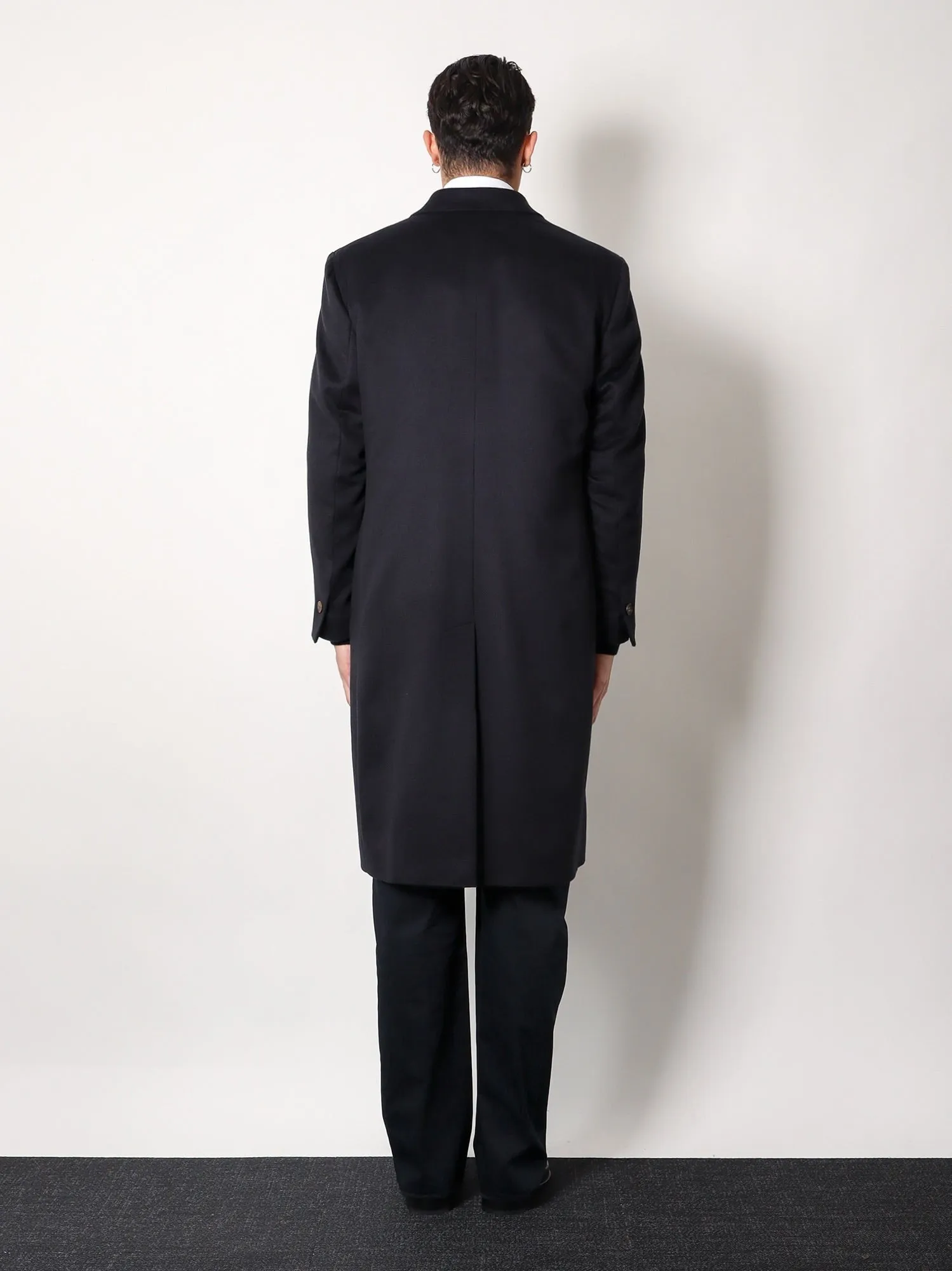 Hevo Cashmere coat with satin lining sold by Siebentaschen product image thumbnail 3