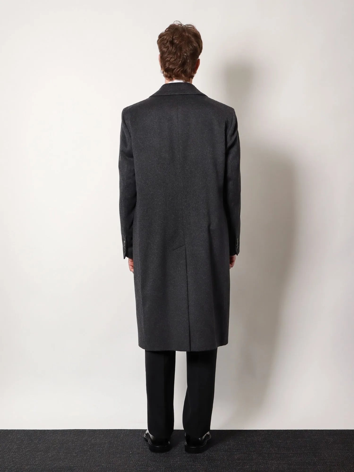 Hevo Cashmere coat with satin lining sold by Siebentaschen product image thumbnail 3