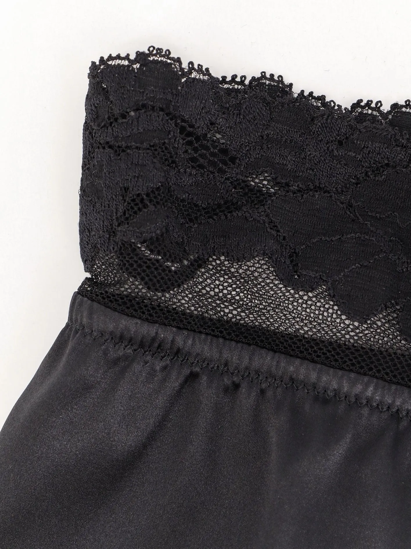 Dolce & Gabbana Silk coulotte with lace inserts sold by Siebentaschen product image thumbnail 3