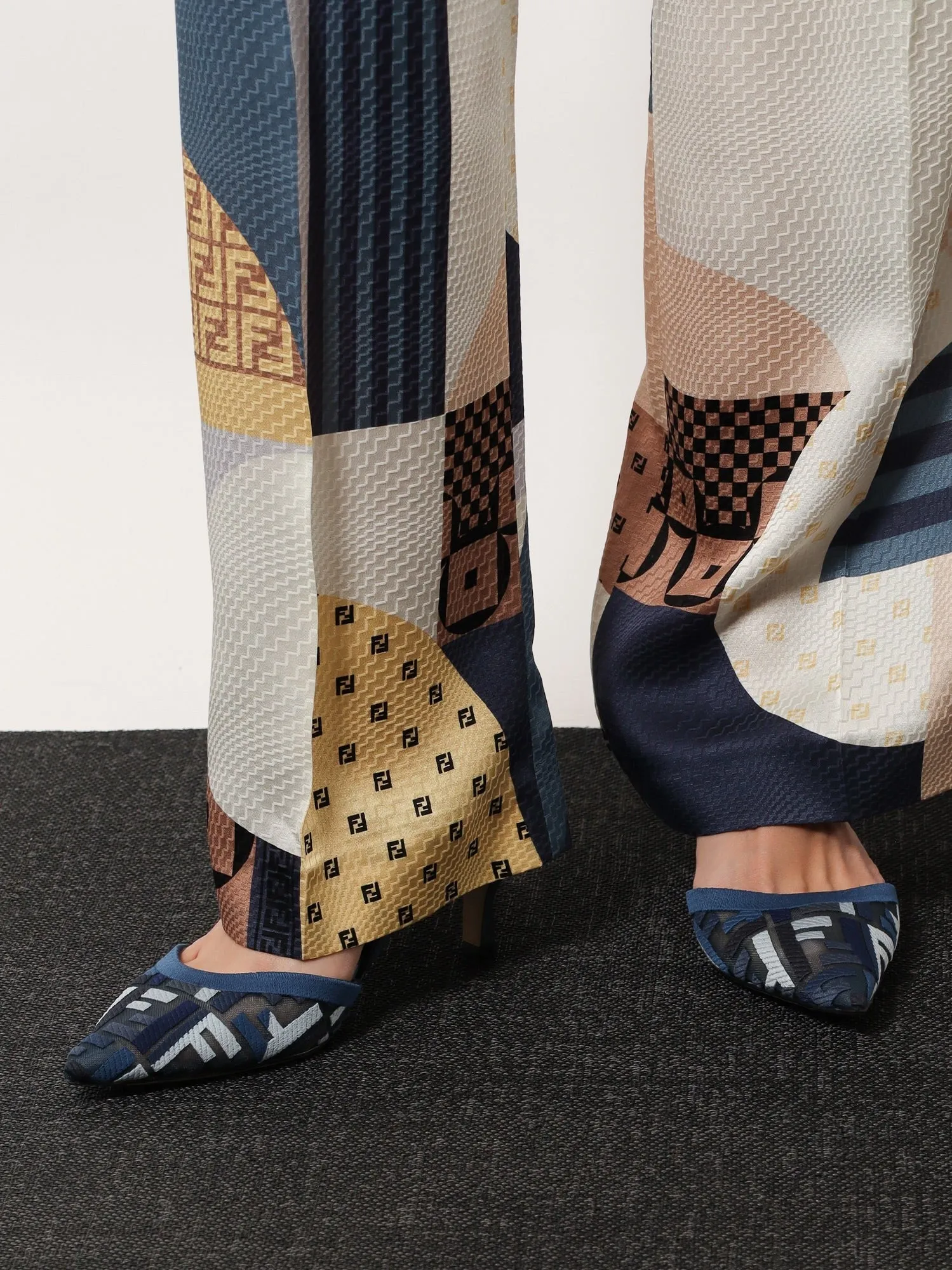 Fendi Colibrì Lite mesh slingback decolleté sold by Siebentaschen product image thumbnail 2