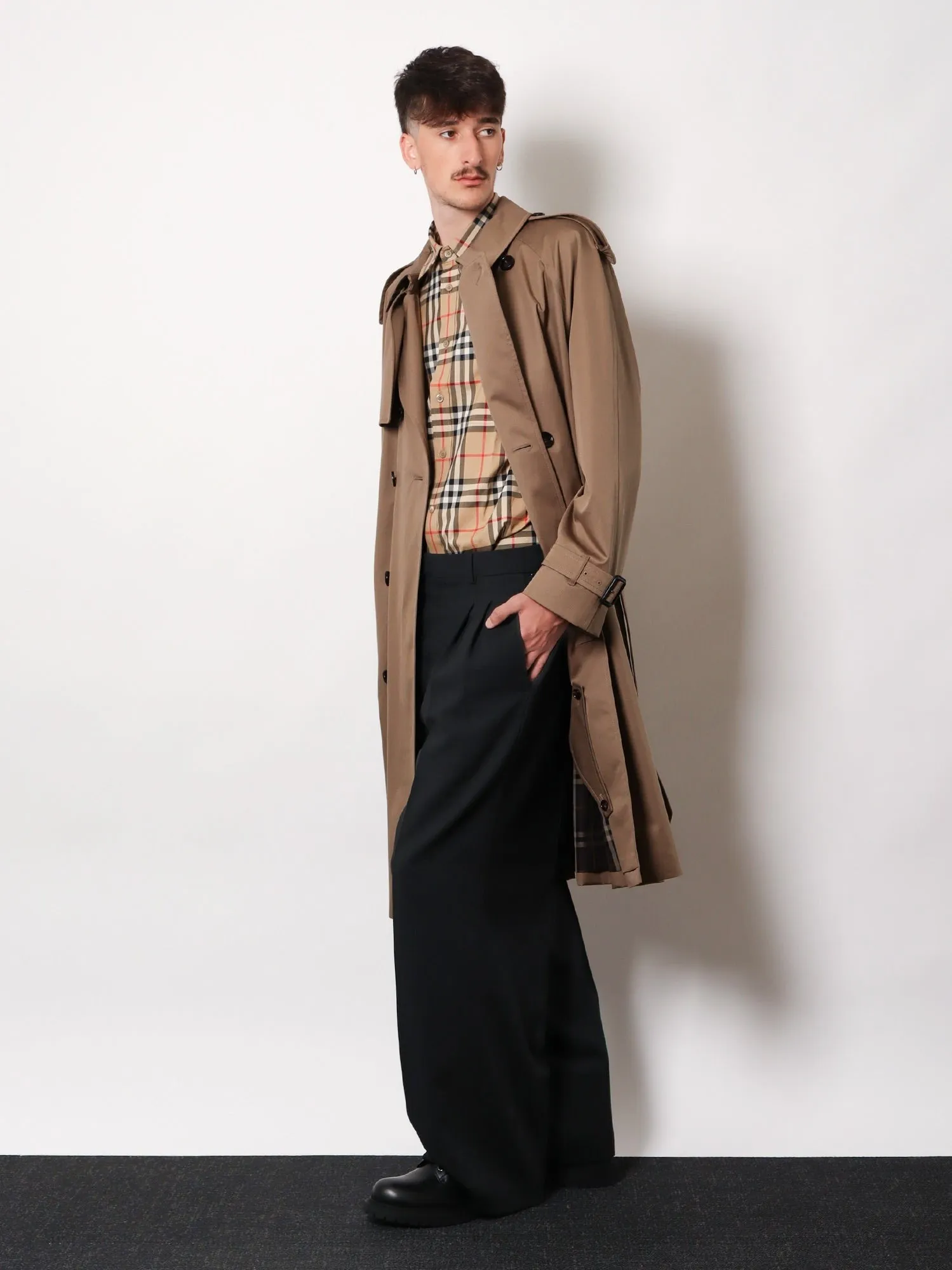 Burberry Organic cotton shirt sold by Siebentaschen product image thumbnail 2