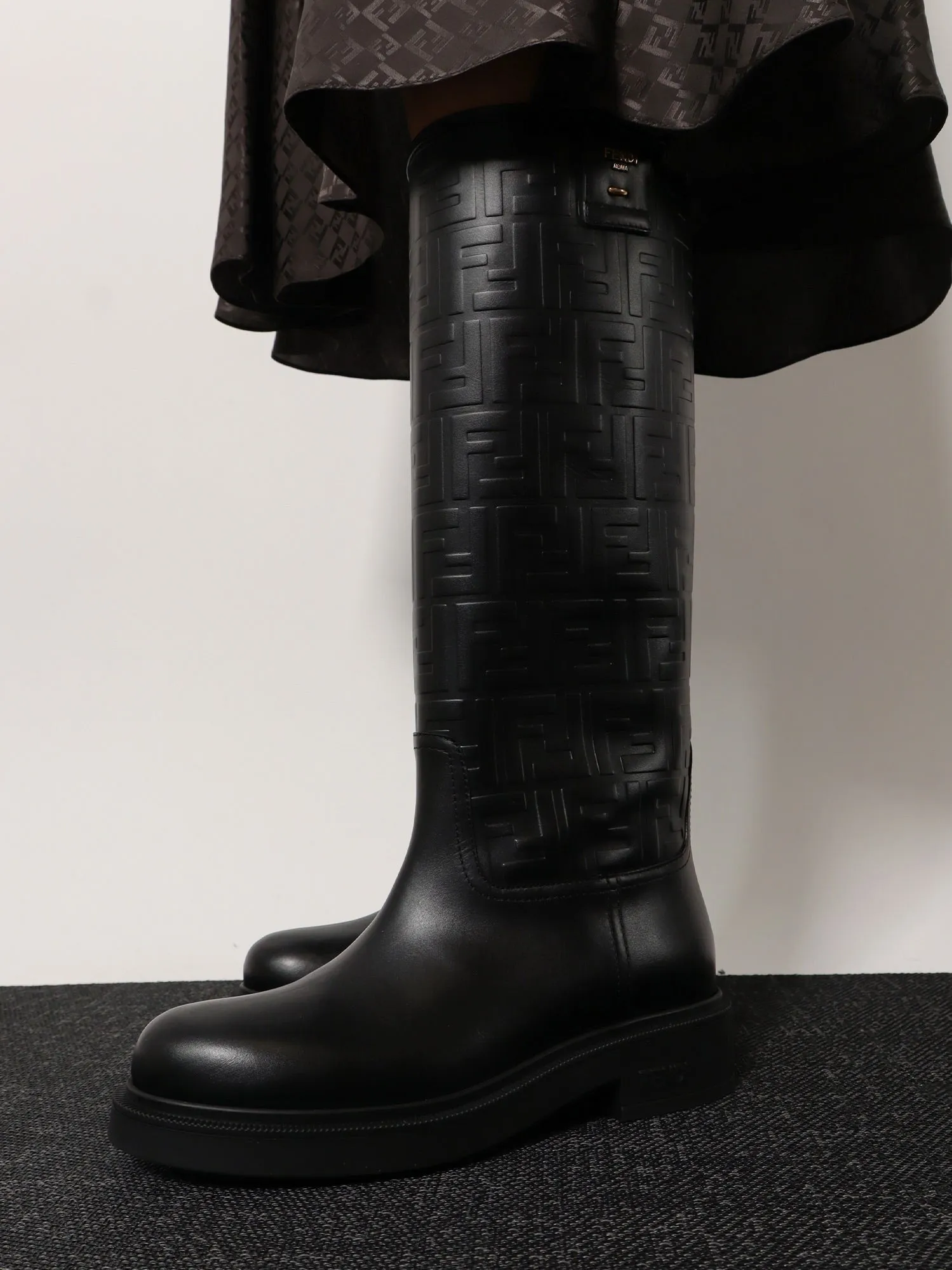 Fendi Fendi Filo leather boots sold by Siebentaschen product image thumbnail 2