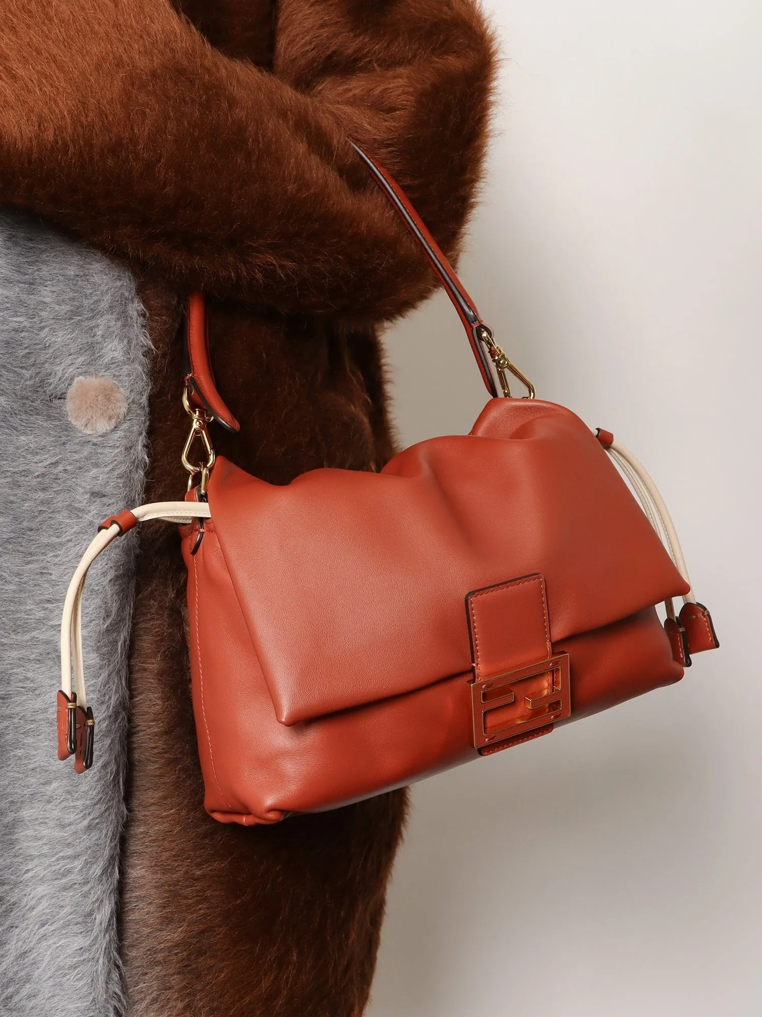 Fendi Mamma Baguette leather shoulder bag sold by Siebentaschen product image thumbnail 2
