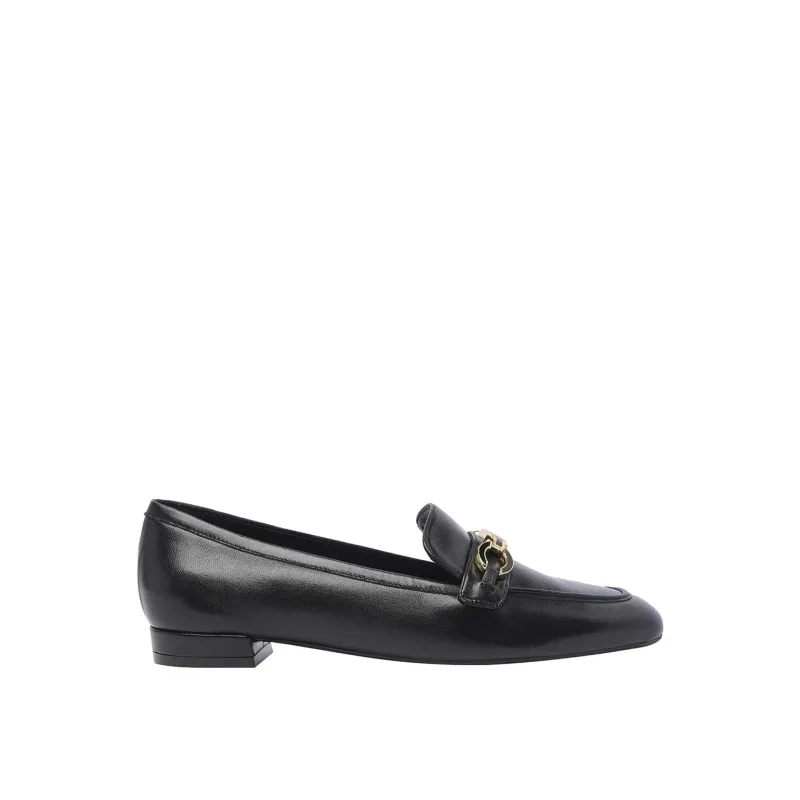 Stuart Weitzman Signature Square Leather Loafers sold by Siebentaschen