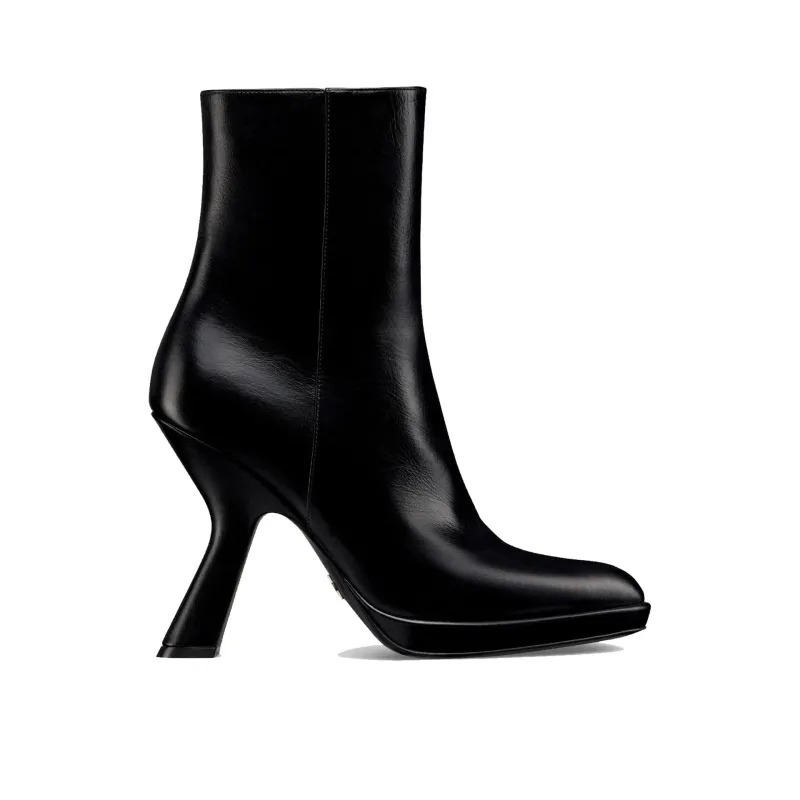 Dior D-Fiction Ankle Boots sold by Siebentaschen