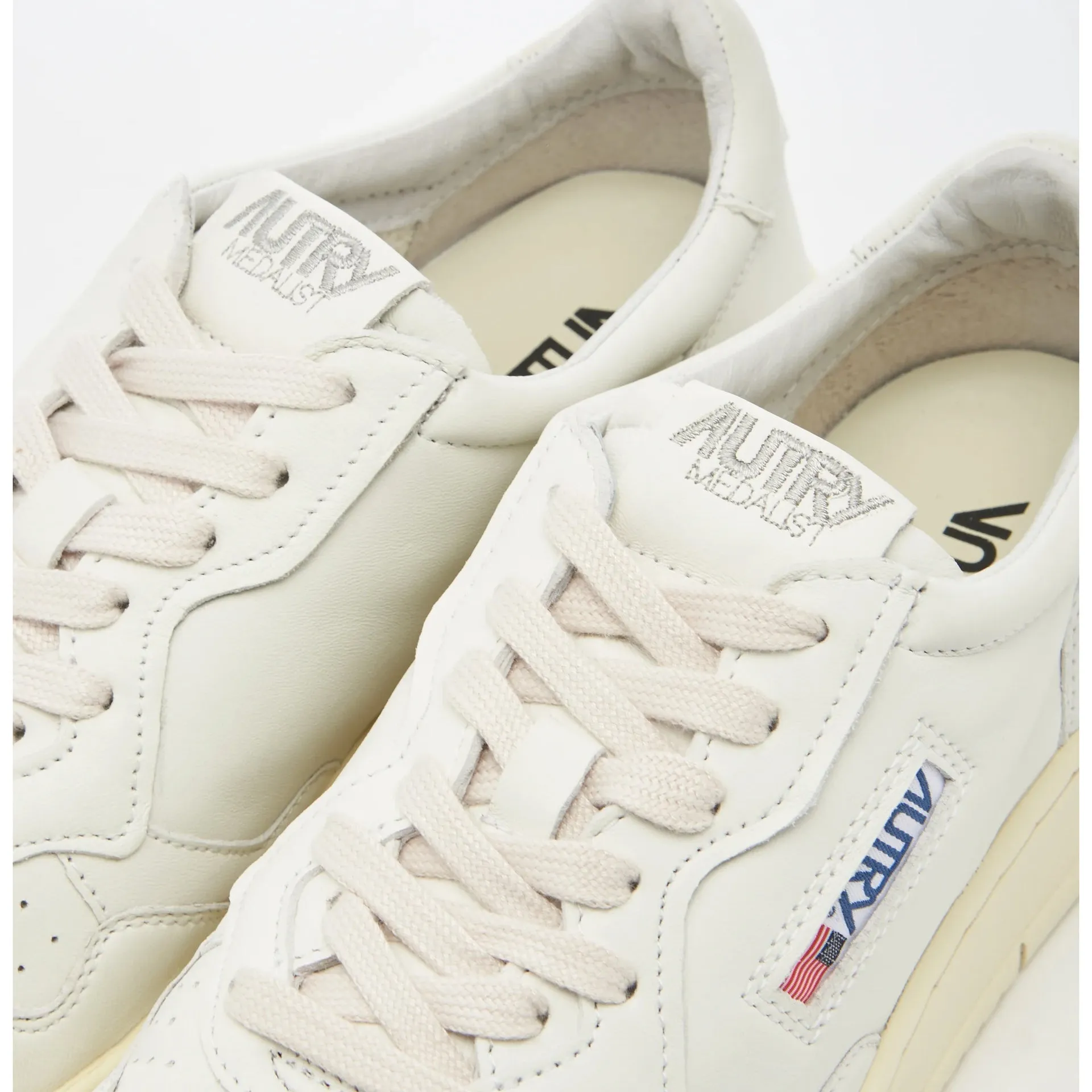 AUTRY REVERSE MEDALIST LOW SNEAKERS sold by Siebentaschen product image thumbnail 4