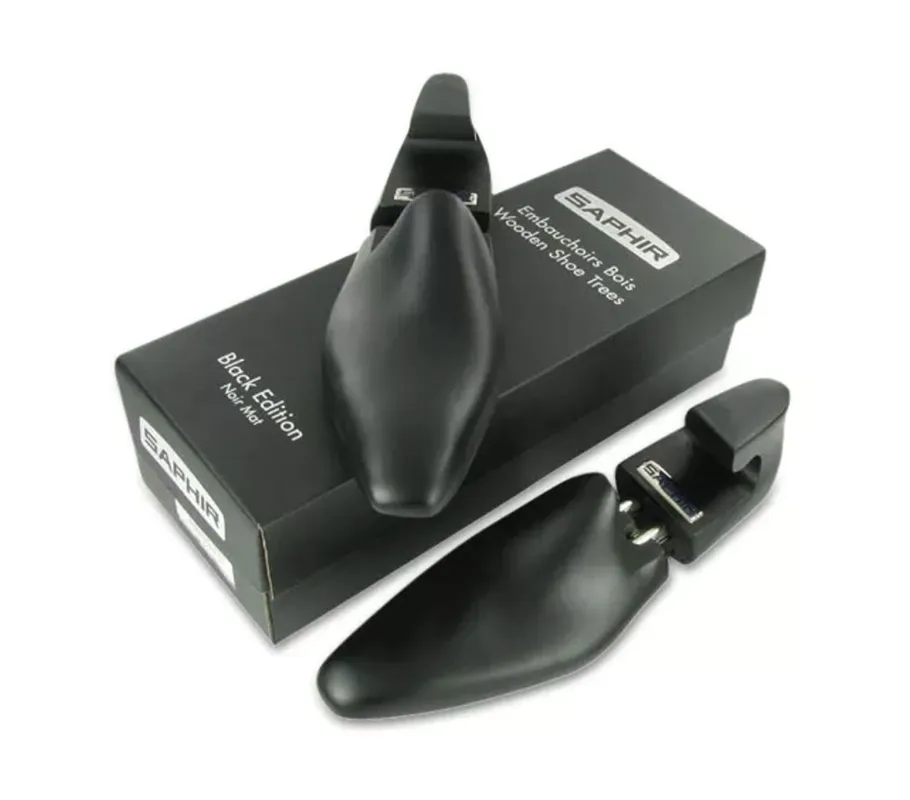 Black Pointed Shoe Trees sold by saphir