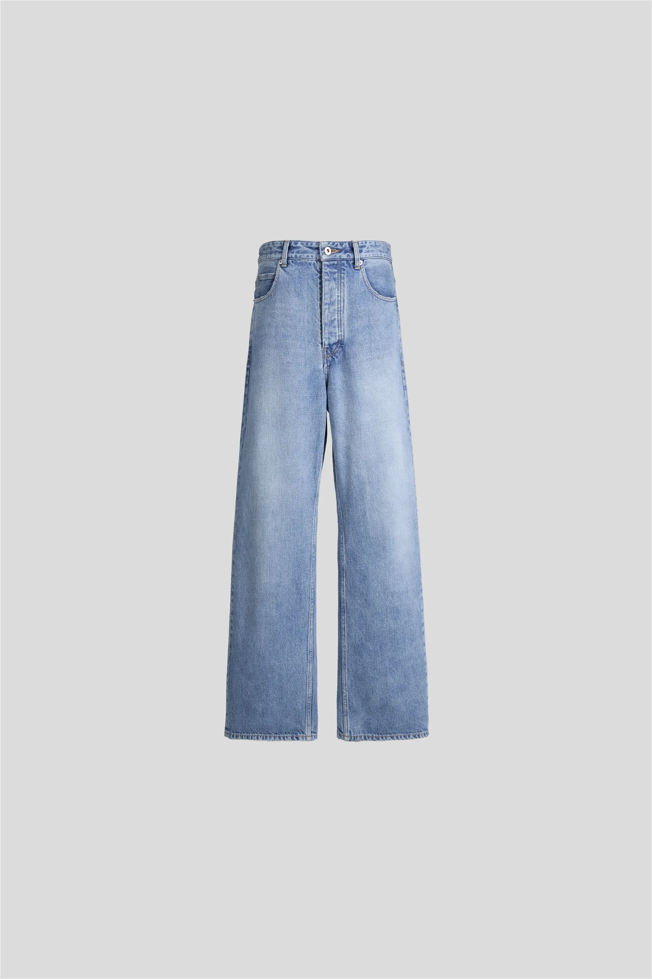 STEVE DISTRESSED STRAIGHT-LEG JEANS IN WASHED BLUE sold by vuja dè