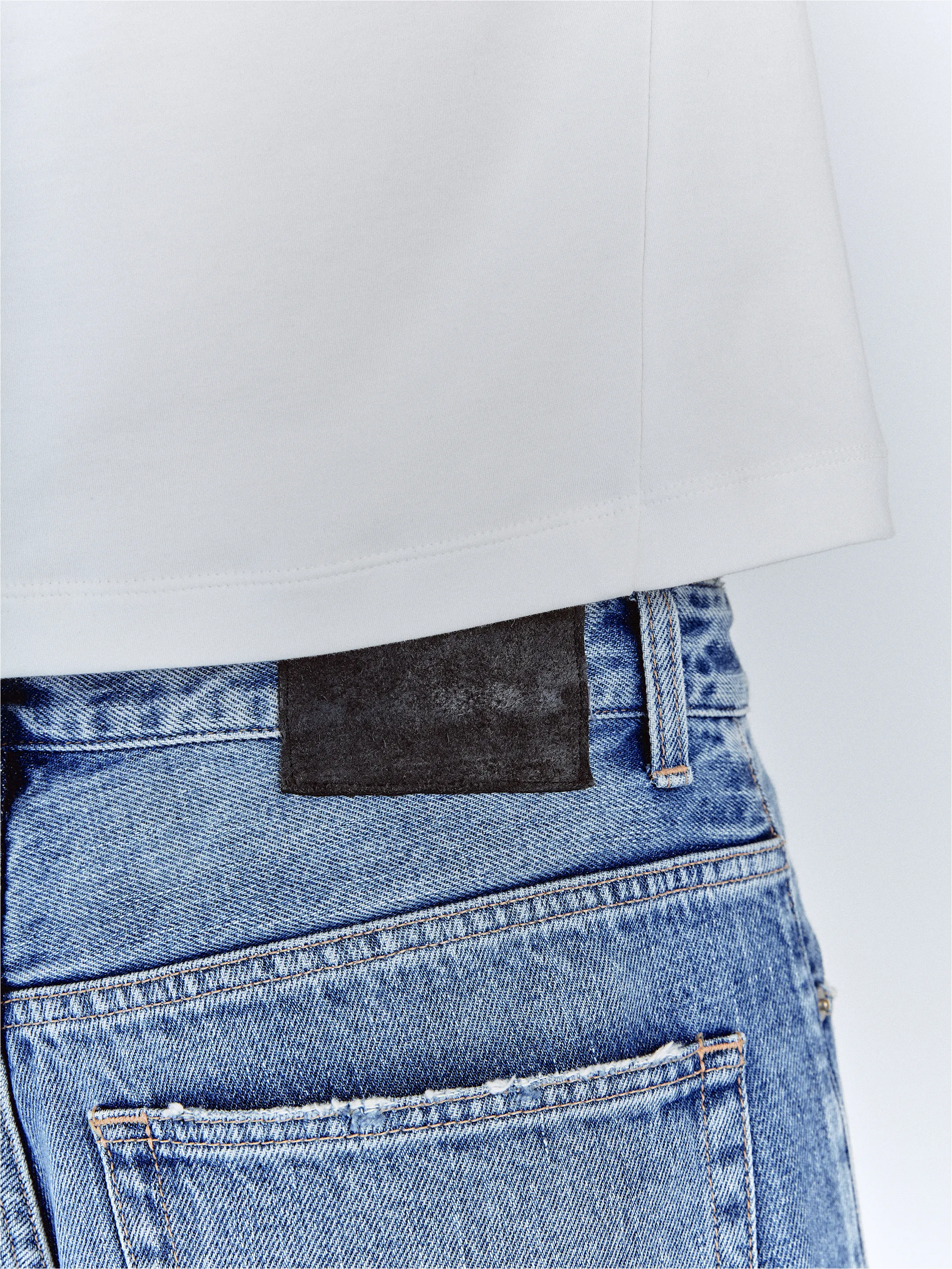 STEVE DISTRESSED STRAIGHT-LEG JEANS IN WASHED BLUE sold by vuja dè product image thumbnail 5