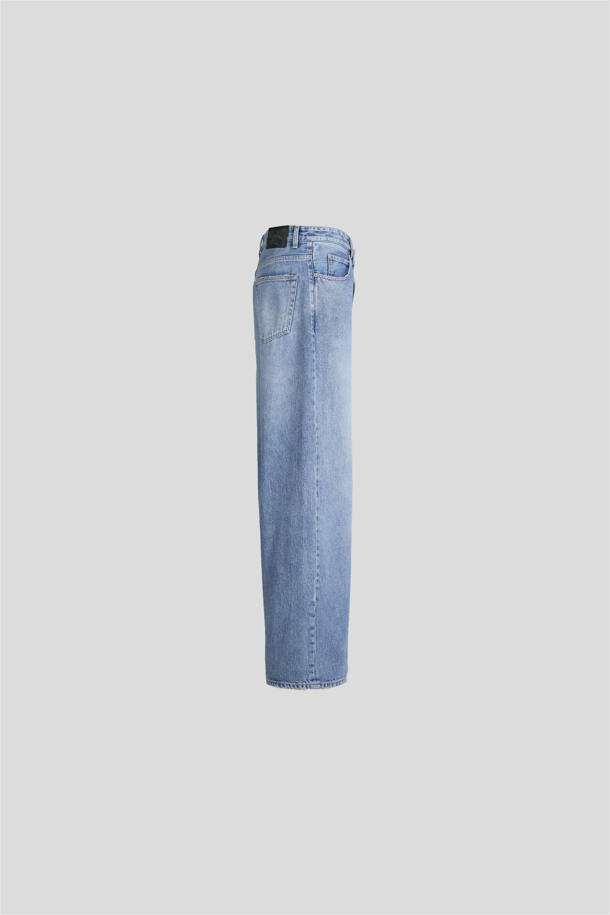 STEVE DISTRESSED STRAIGHT-LEG JEANS IN WASHED BLUE sold by vuja dè product image thumbnail 2