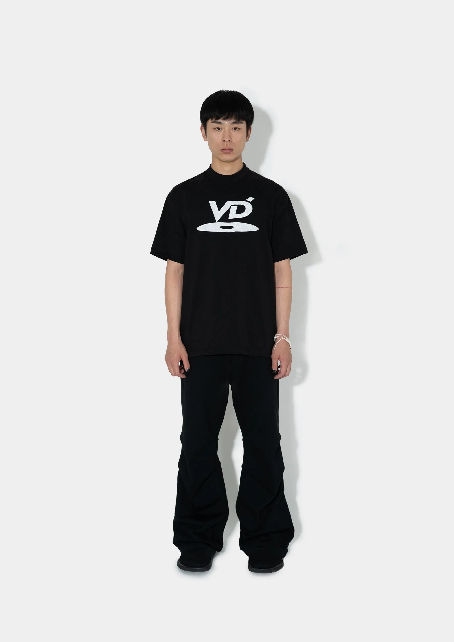 VD LOGO T-SHIRT (BLACK) sold by vuja dè product image thumbnail 3