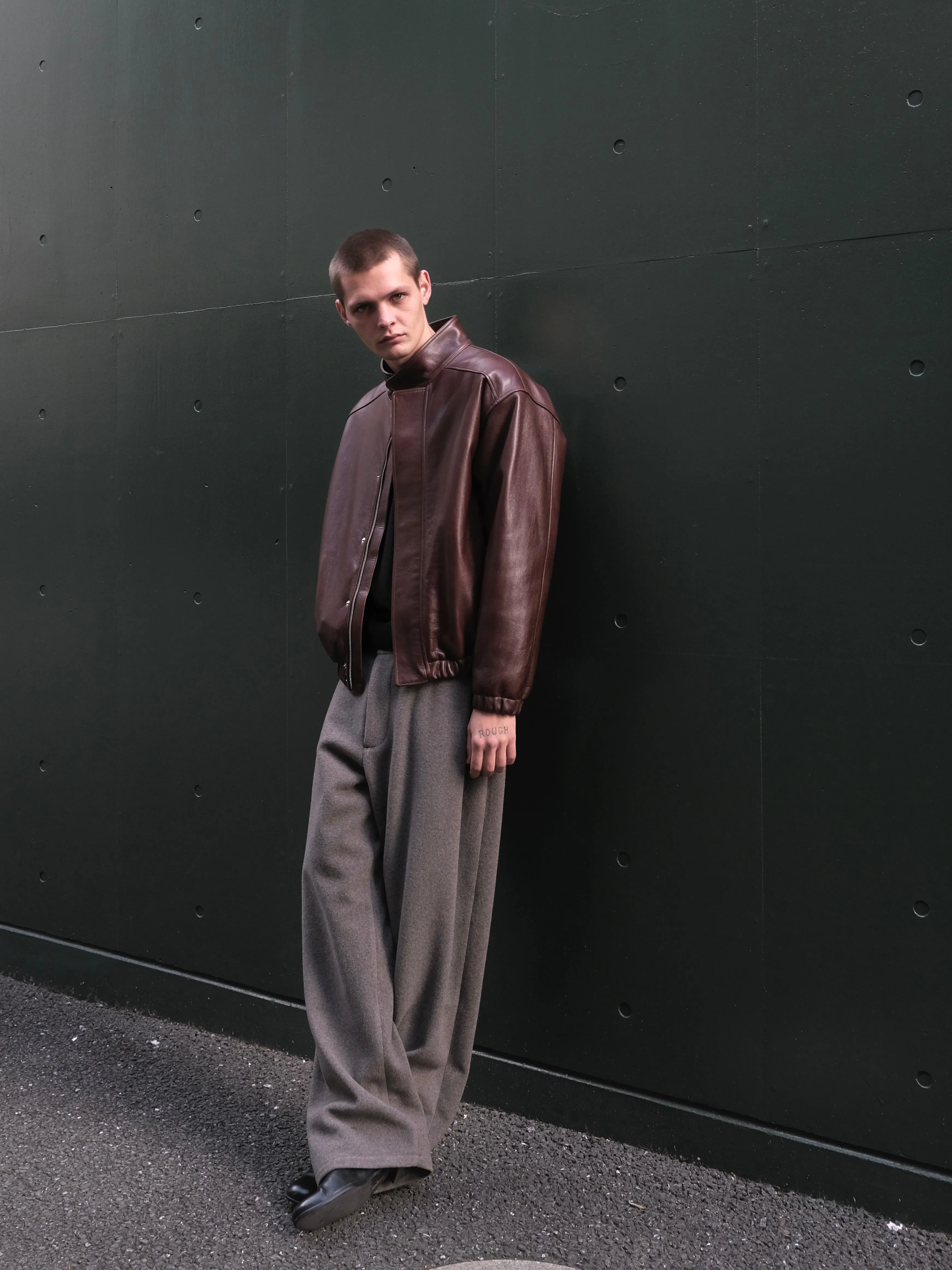 Two-Tuck Pocket Trousers in Wool/Cashmere sold by vuja dè product image thumbnail 5
