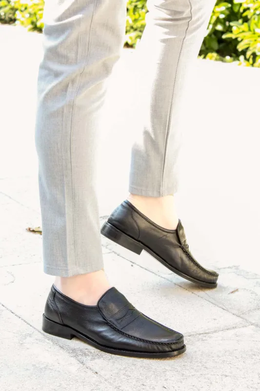 Men's Black Leather Penny Loafers with Classic Moc Toe - Wessi sold by Wessi