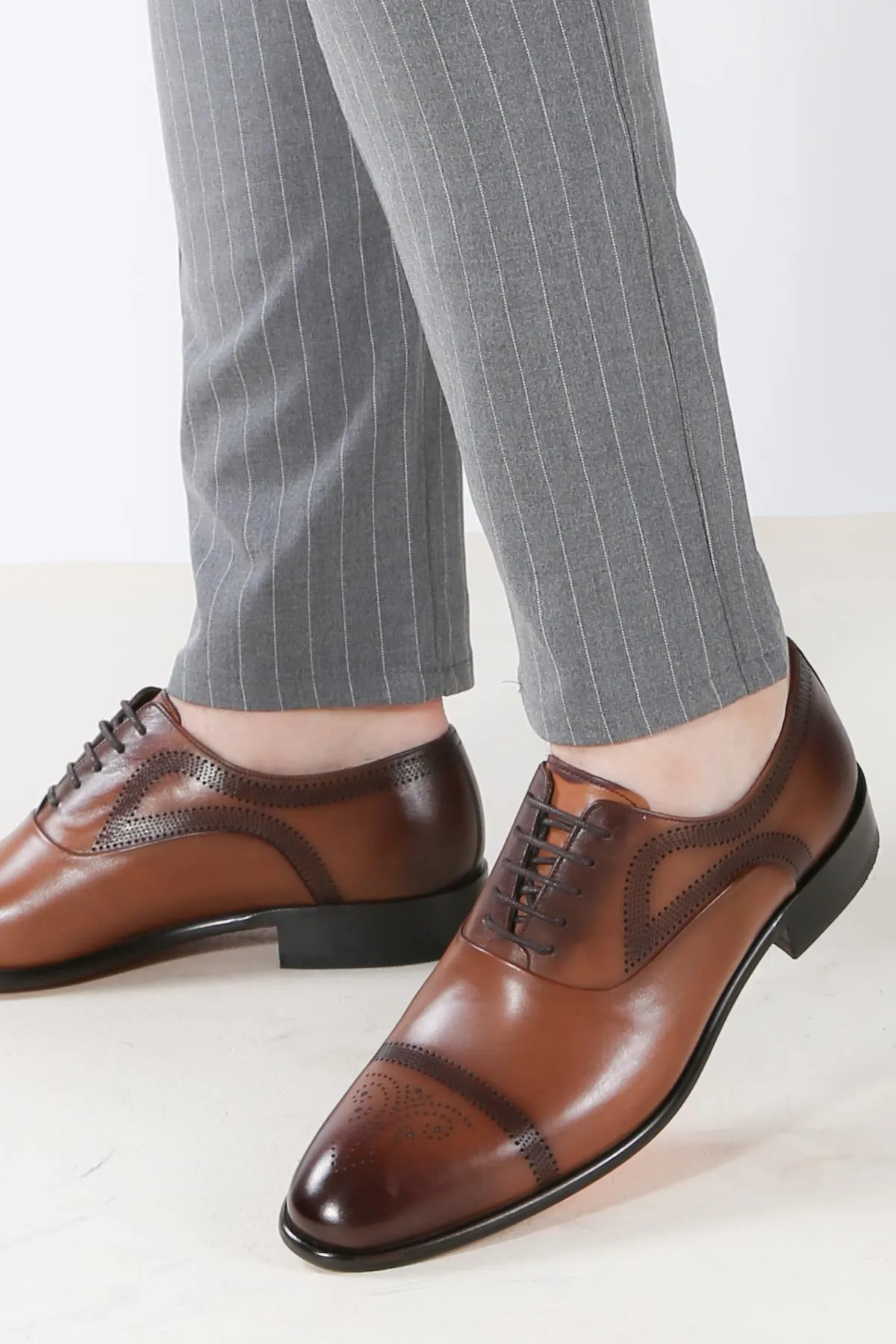 Men's Classic Brown Leather Brogue Oxford Shoes with Perforated Detailing - Wessi sold by Wessi