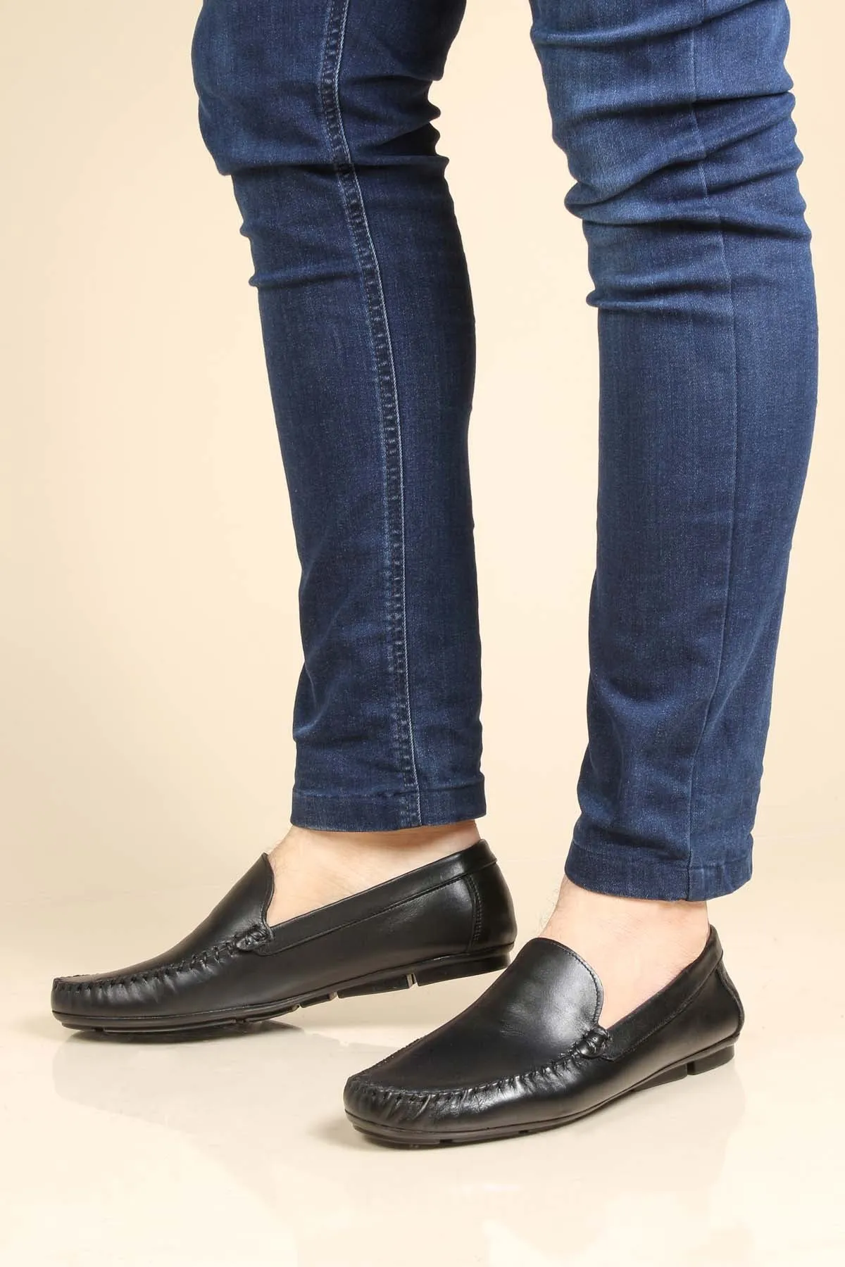 Men's Black Leather Loafers with Moc Toe Stitching - Wessi sold by Wessi