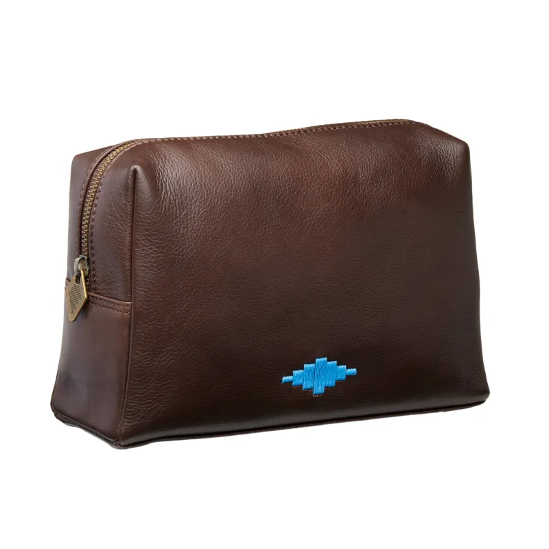 Afeite washbag - brown leather made by Pampeano