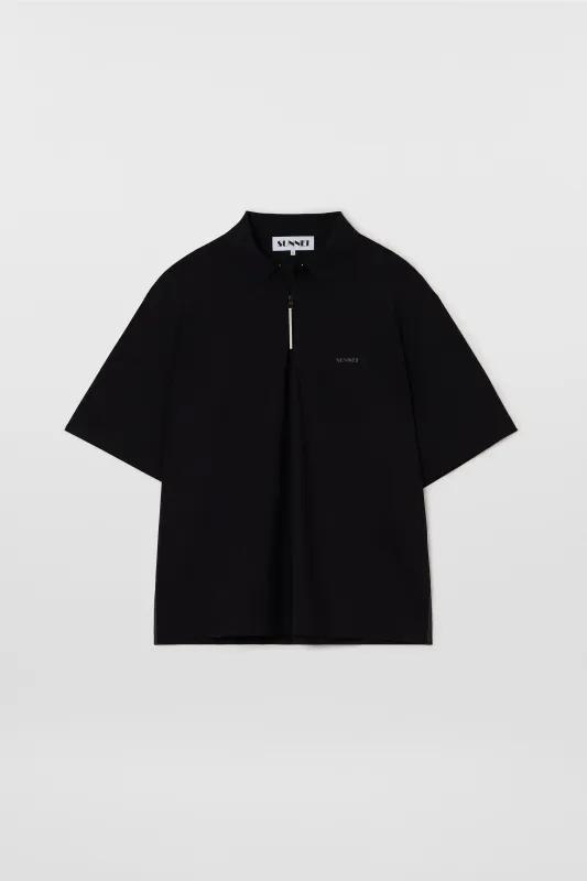TECH SHORTSLEEVE POLO / black sold by Sunnei