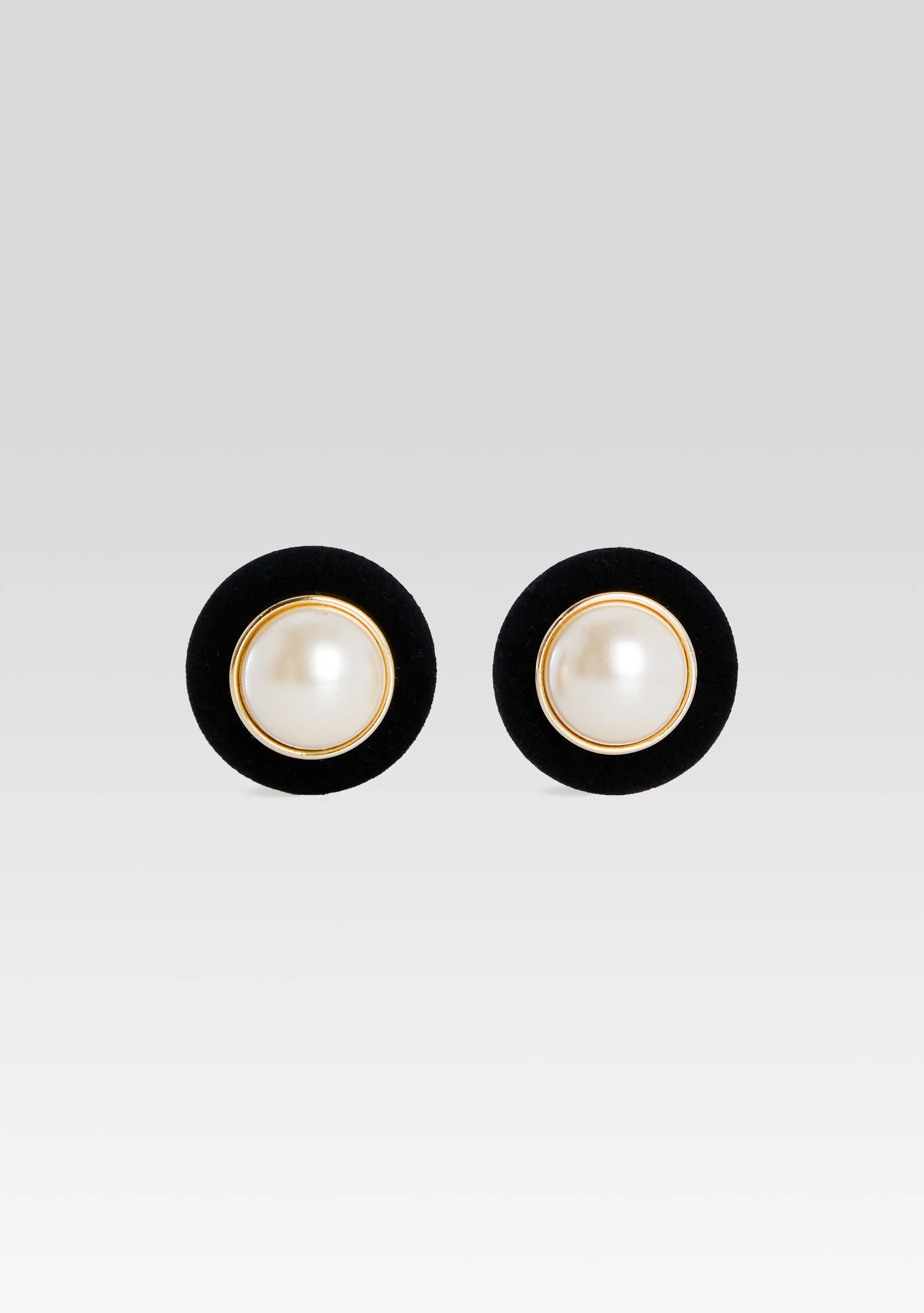 Sari Pearl Earring sold by Retrofete