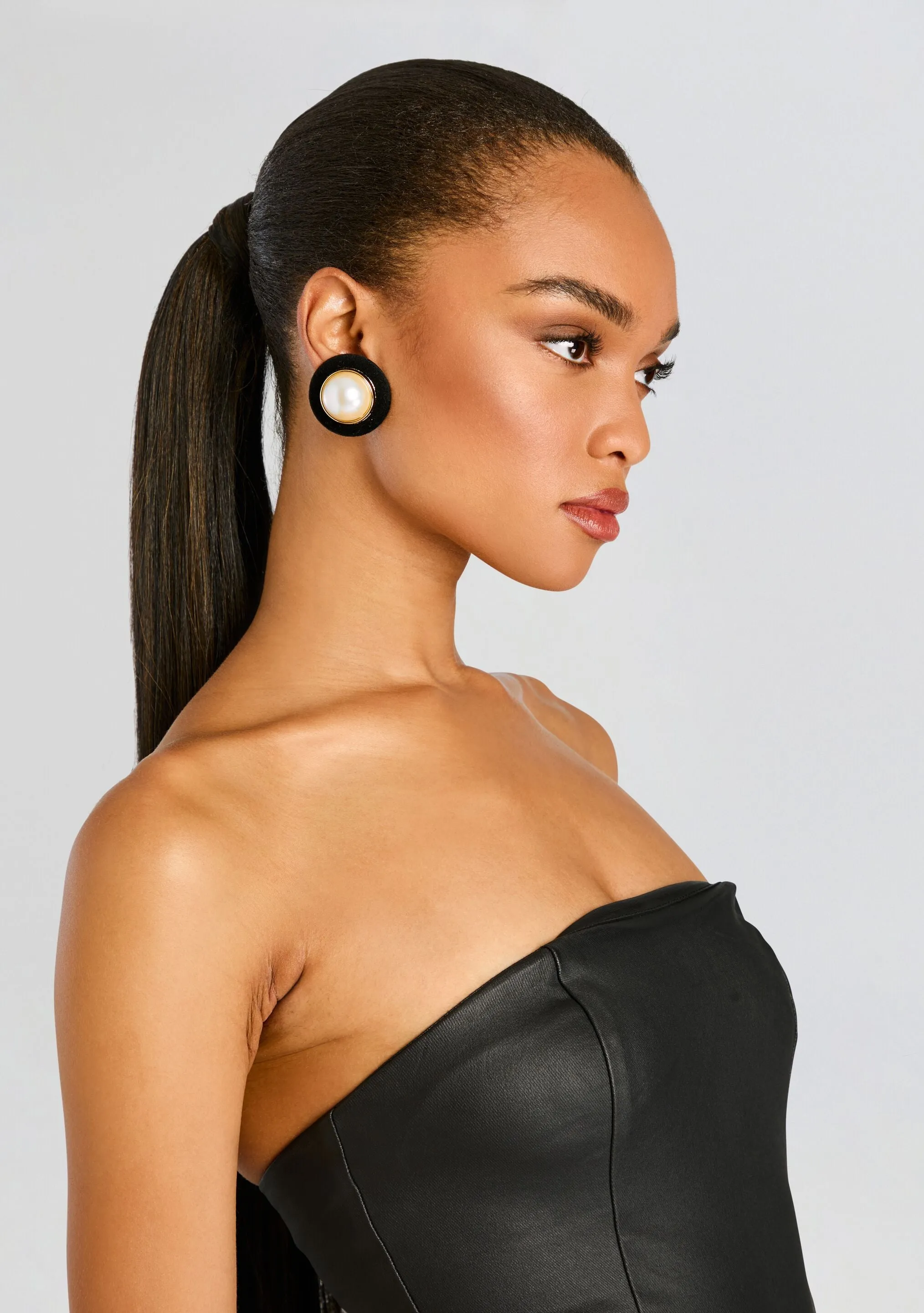 Sari Pearl Earring sold by Retrofete product image thumbnail 2